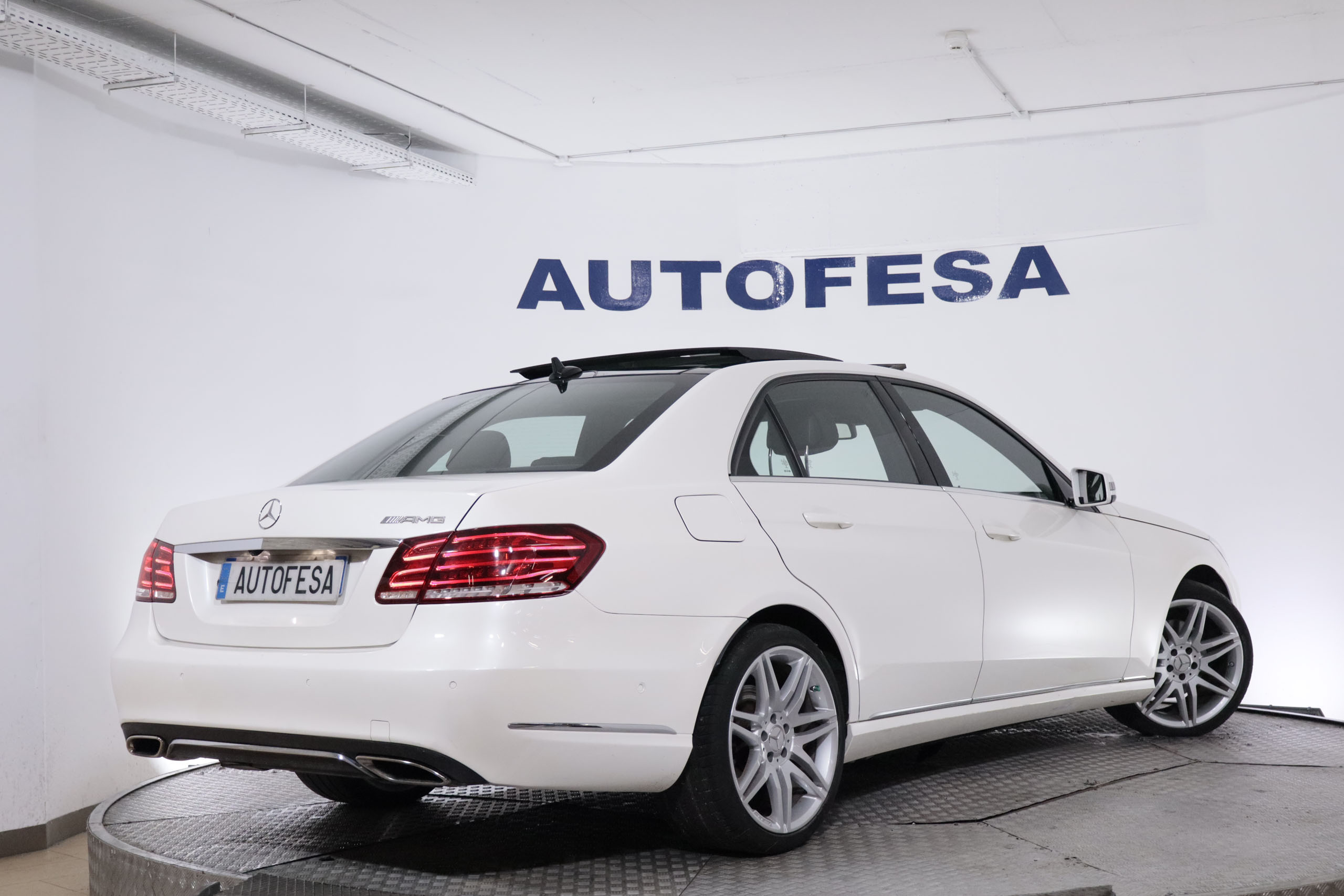 Mercedes-benz E 350 CLASE E 350 CDI AVANTGARDE 258CV AUTO 4P # TECHO PANORAMICO ELE,CUERO,NAVY foto 9