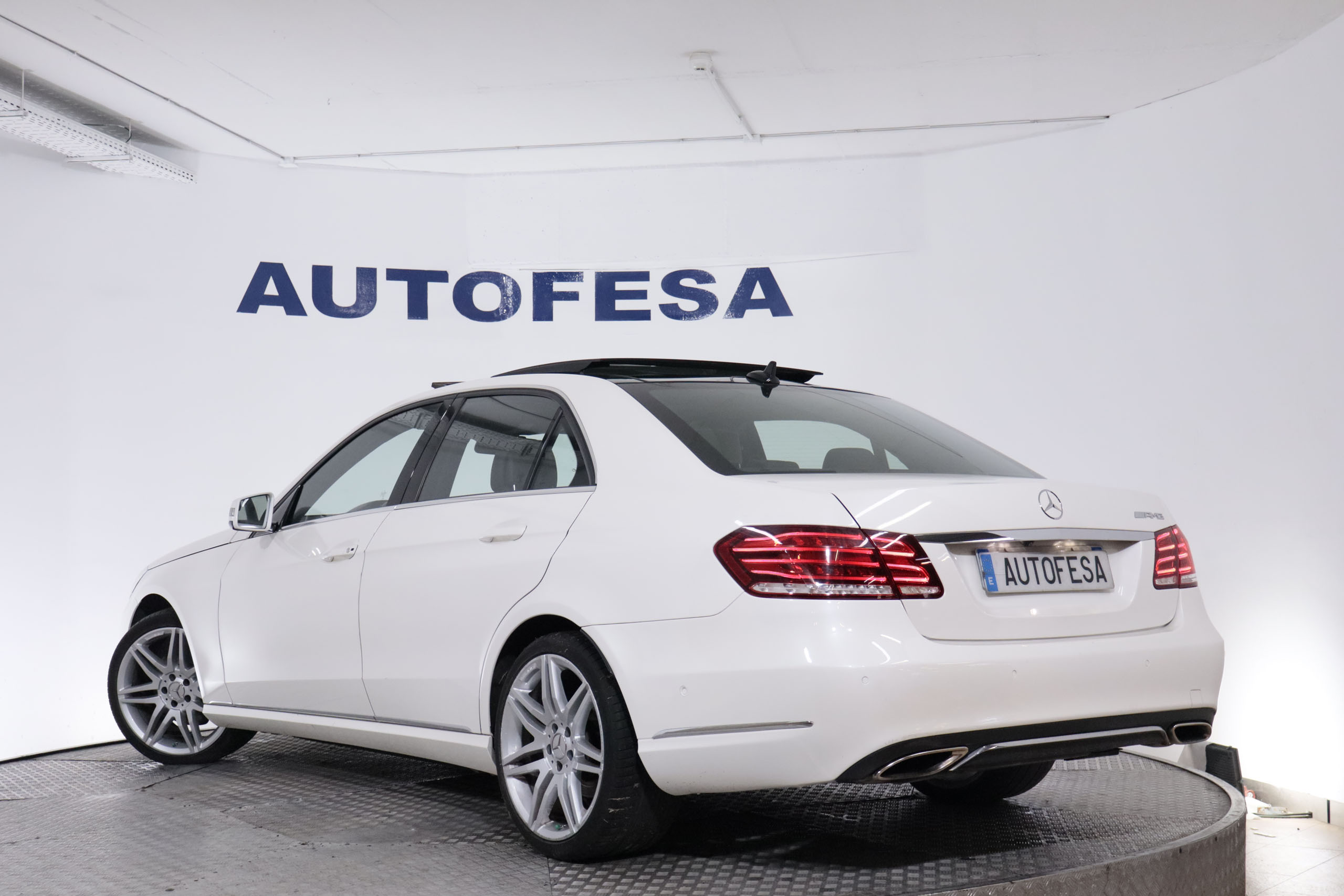 Mercedes-benz E 350 CLASE E 350 CDI AVANTGARDE 258CV AUTO 4P # TECHO PANORAMICO ELE,CUERO,NAVY foto 6