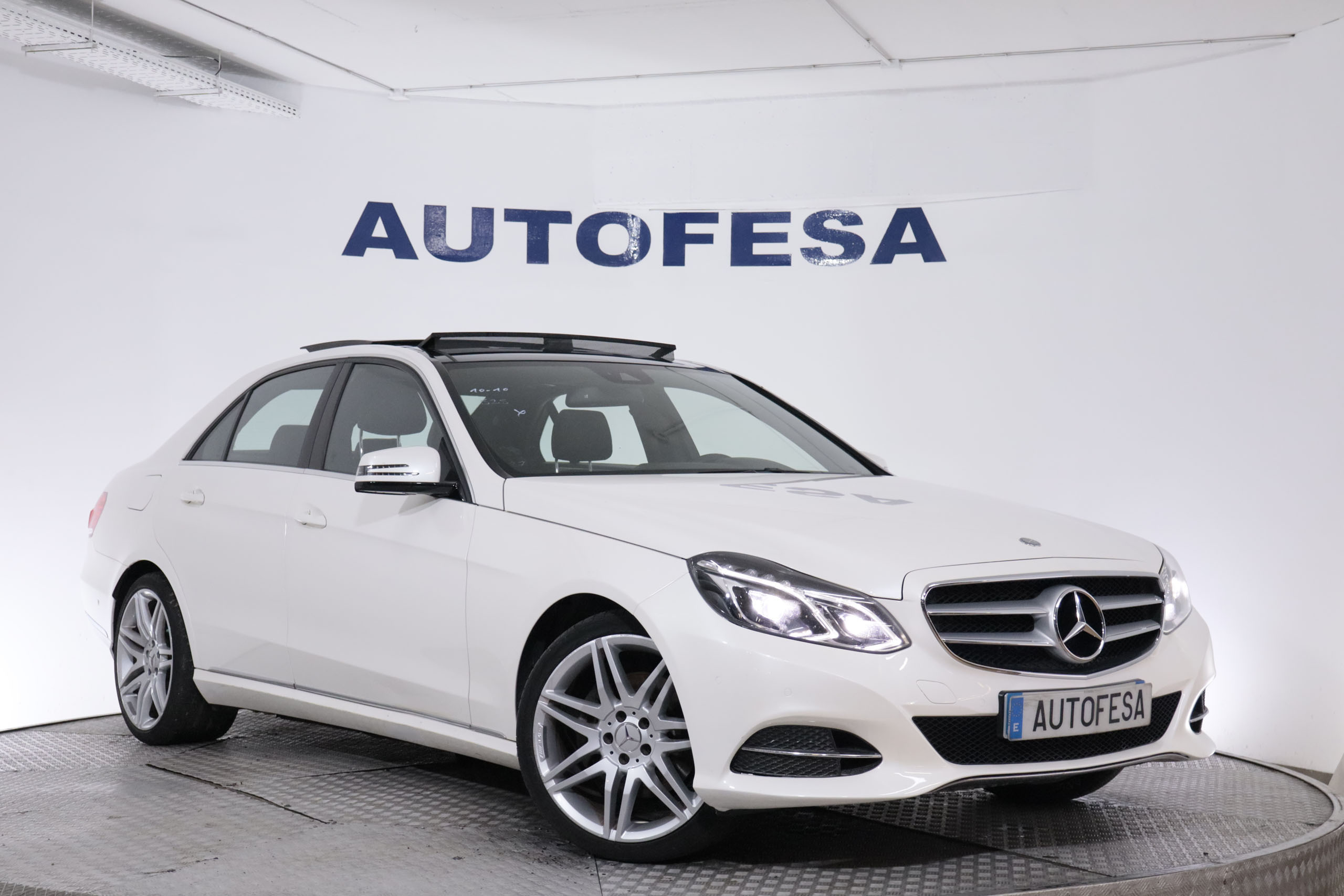 Mercedes-benz E 350 CLASE E 350 CDI AVANTGARDE 258CV AUTO 4P # TECHO PANORAMICO ELE,CUERO,NAVY foto 3