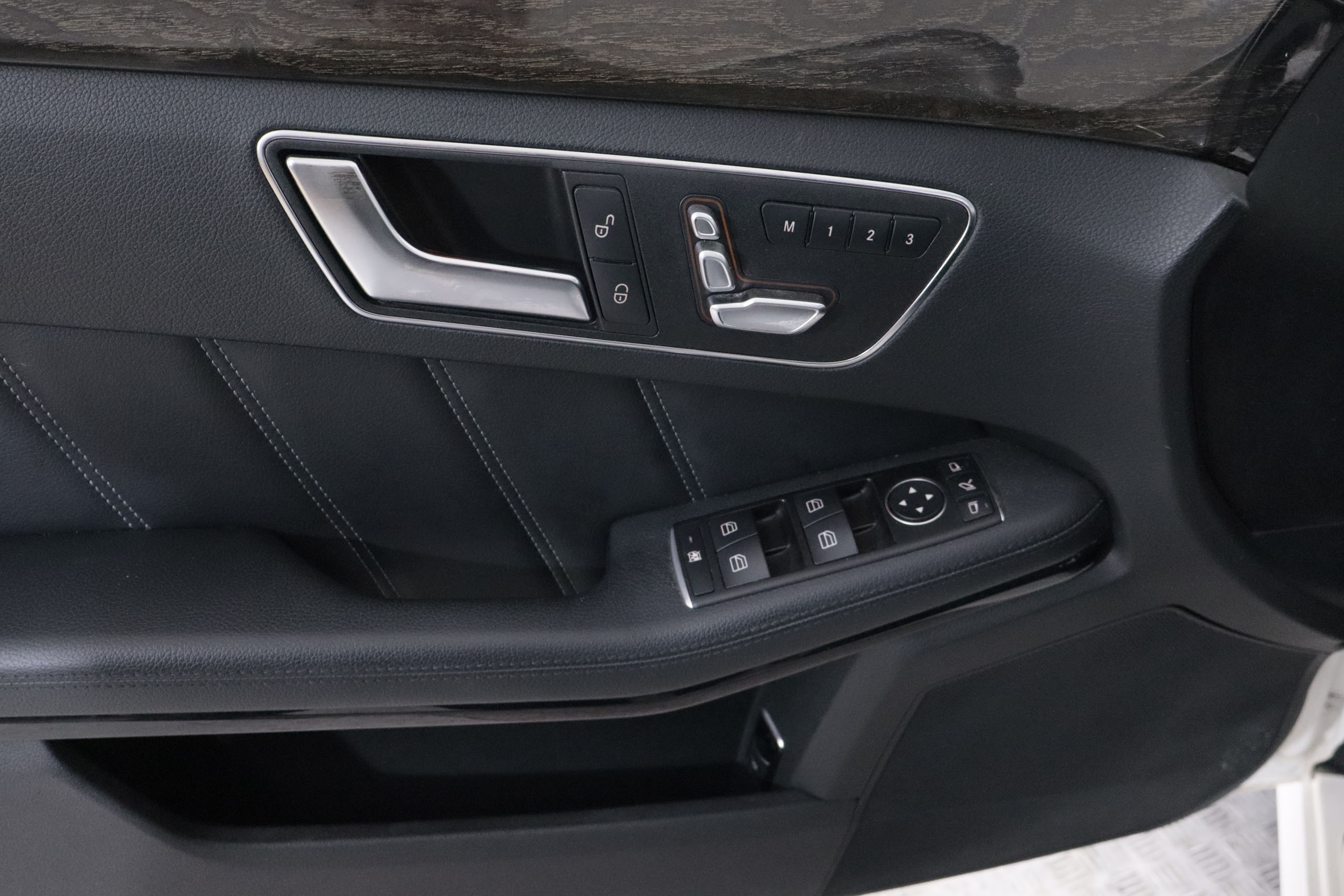 Mercedes-benz E 350 CLASE E 350 CDI AVANTGARDE 258CV AUTO 4P # TECHO PANORAMICO ELE,CUERO,NAVY foto 26