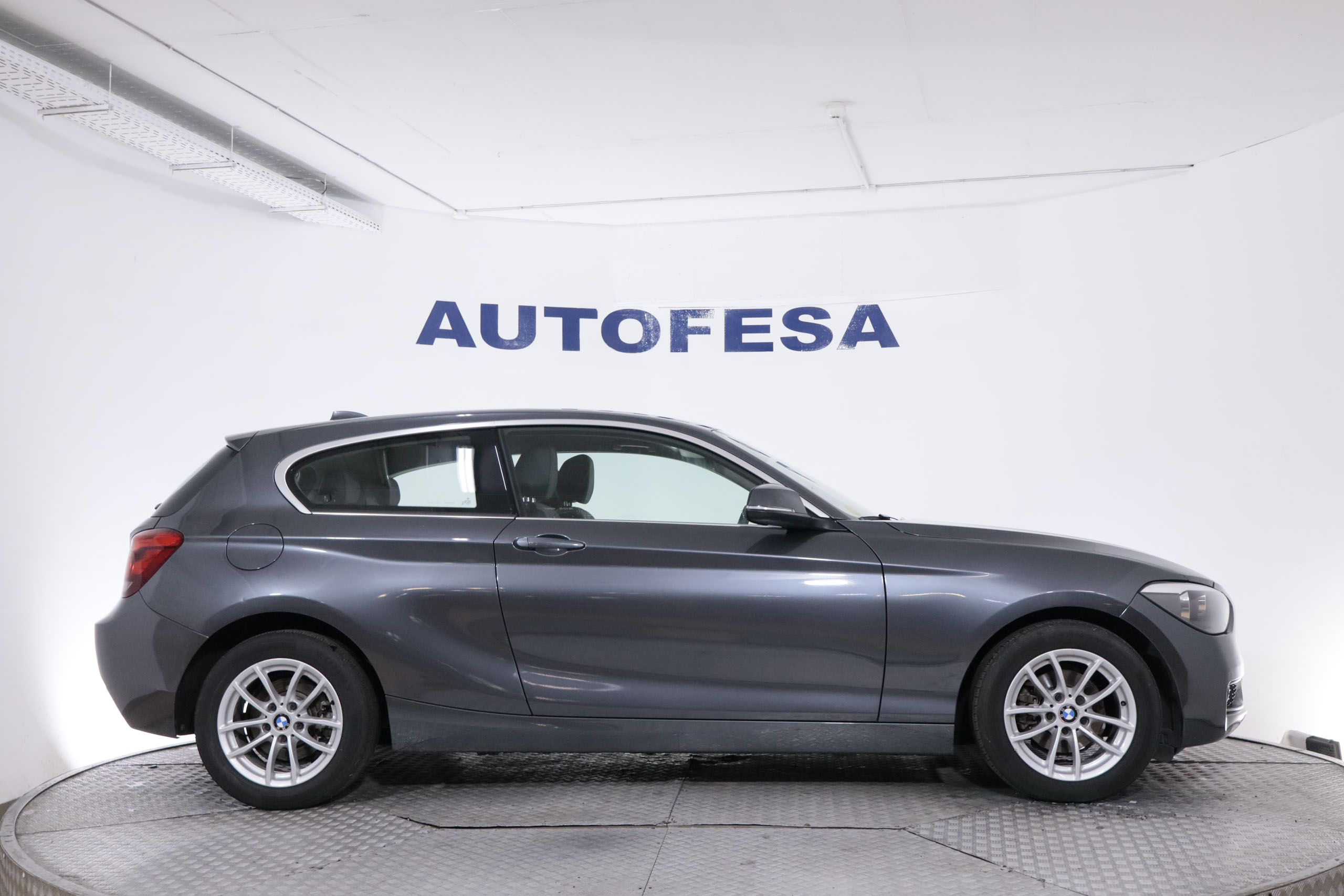 BMW 114 SERIE 1 114D 95CV URBAN 3P # NAVY,PARKTORNIC,LIBRO REVISION foto 10