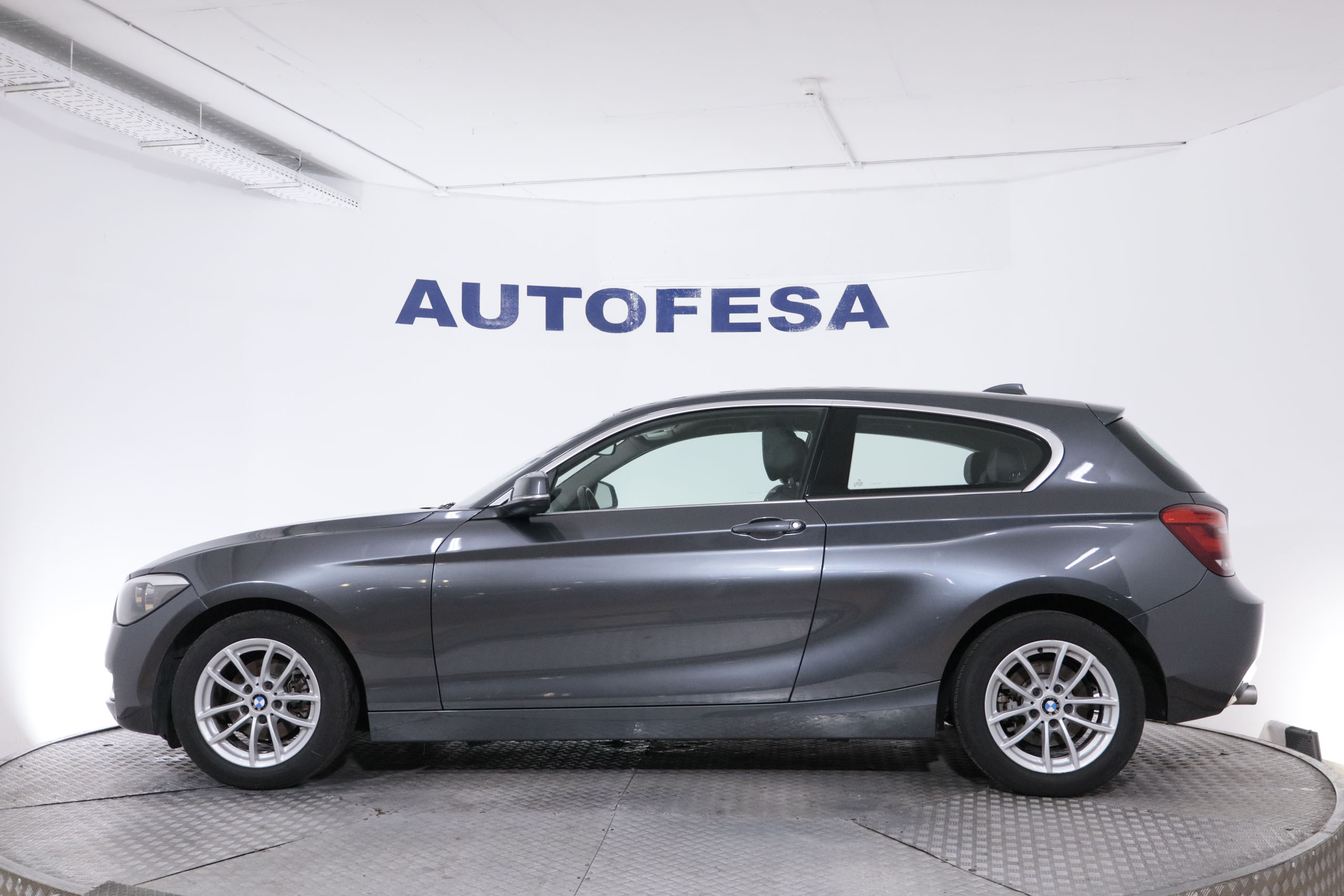 BMW 114 SERIE 1 114D 95CV URBAN 3P # NAVY,PARKTORNIC,LIBRO REVISION foto 5