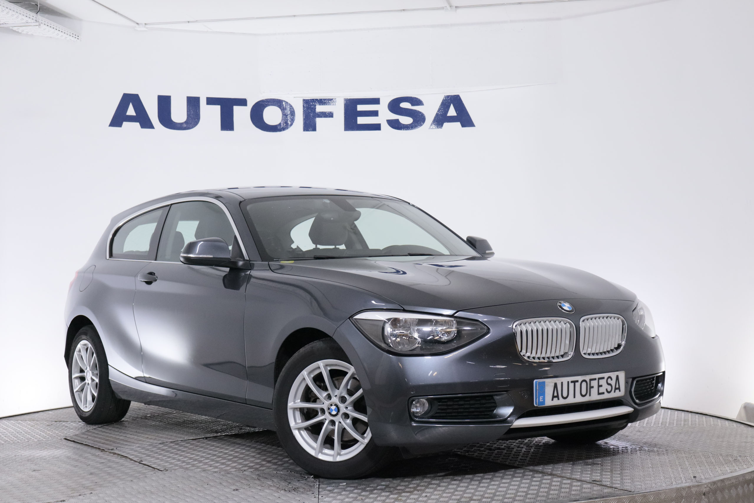 BMW 114 SERIE 1 114D 95CV URBAN 3P # NAVY,PARKTORNIC,LIBRO REVISION foto 3