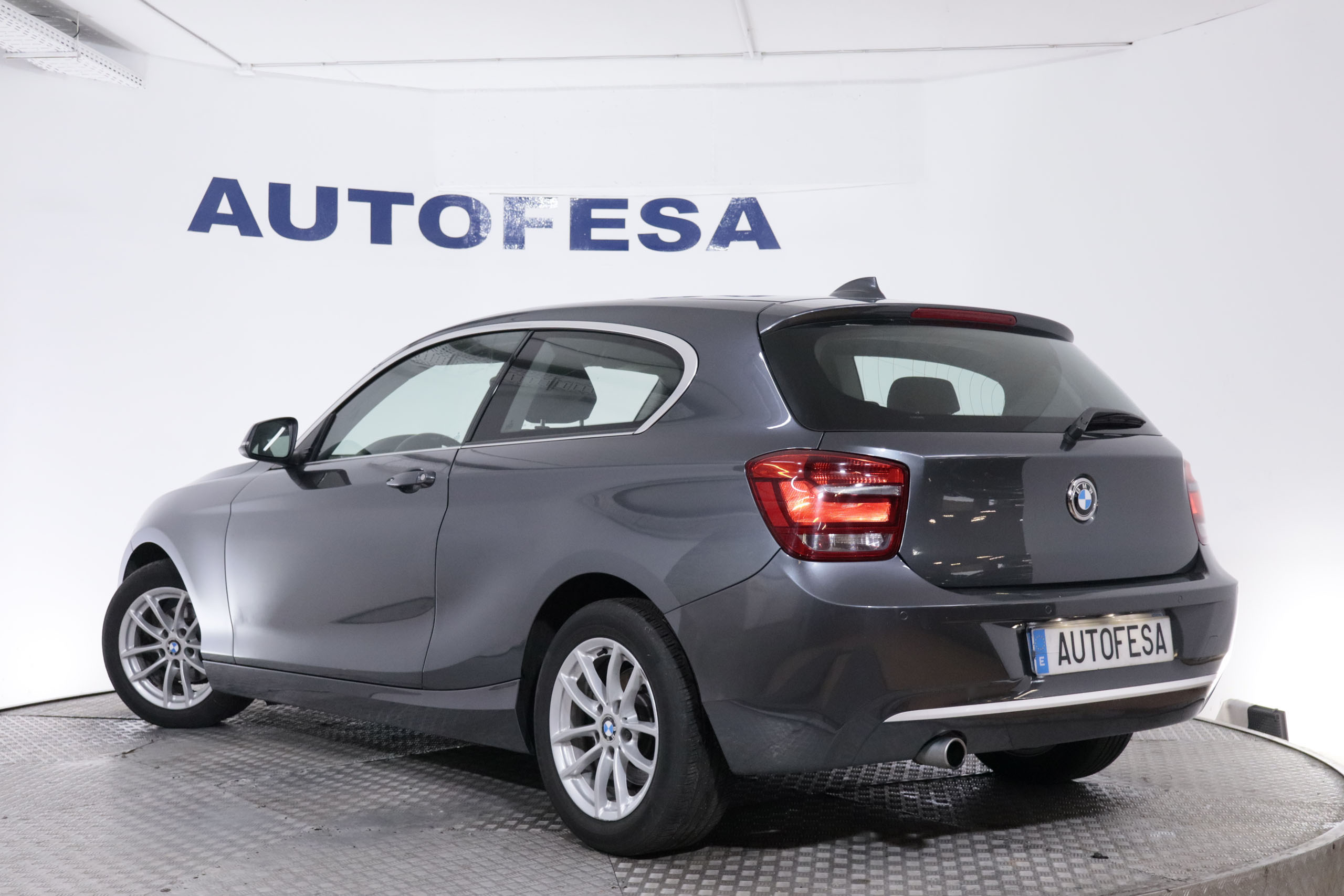 BMW 114 SERIE 1 114D 95CV URBAN 3P # NAVY,PARKTORNIC,LIBRO REVISION foto 6