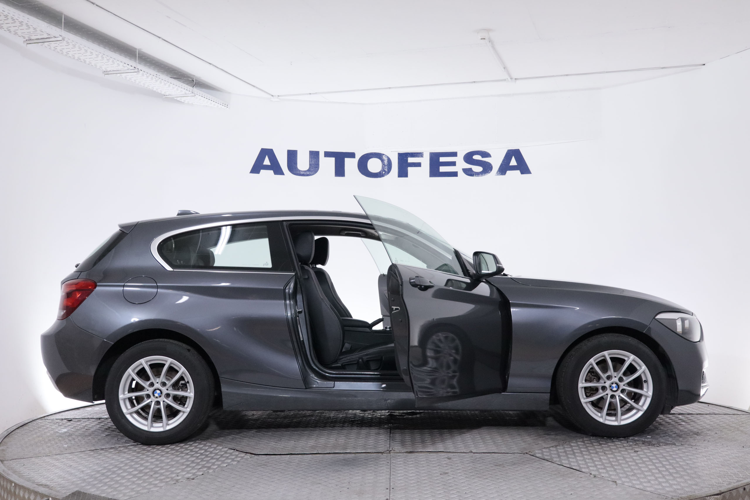 BMW 114 SERIE 1 114D 95CV URBAN 3P # NAVY,PARKTORNIC,LIBRO REVISION foto 13