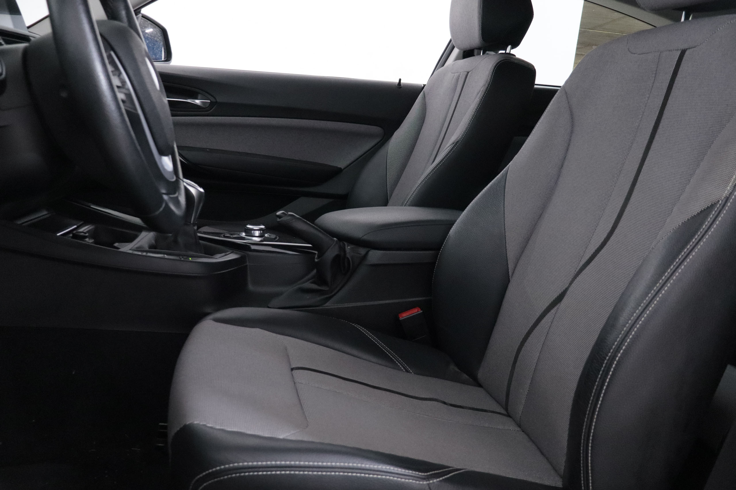 BMW 114 SERIE 1 114D 95CV URBAN 3P # NAVY,PARKTORNIC,LIBRO REVISION foto 22