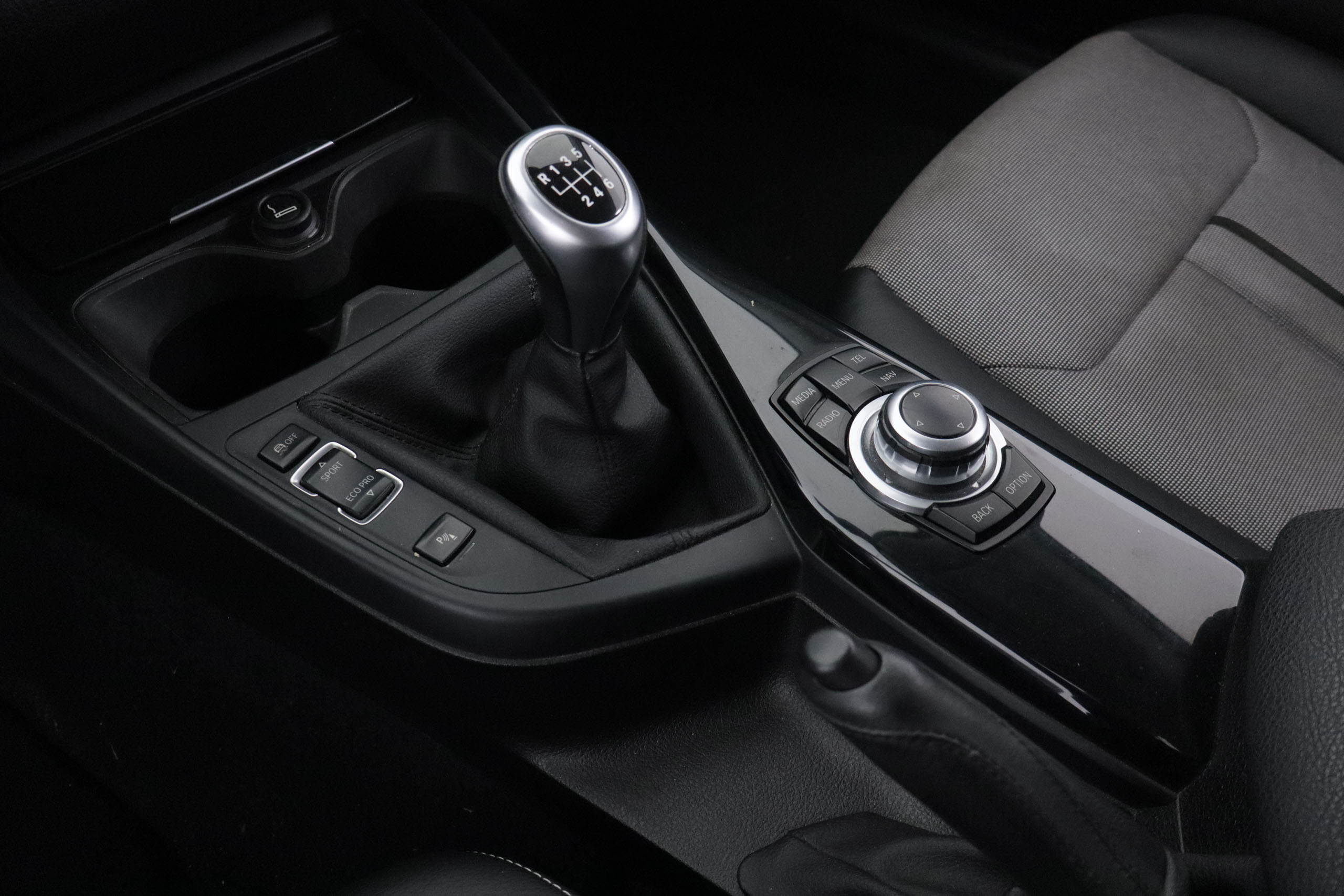 BMW 114 SERIE 1 114D 95CV URBAN 3P # NAVY,PARKTORNIC,LIBRO REVISION foto 18