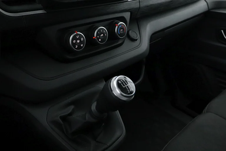 Renault Trafic TRAFIC L2H1 130CV GRAND CONFORT 2P (VENTA SOLO PROFESIONALES) # IVA DEDUCIBLE,FAROS LED,CAMARA TRASERA foto 19