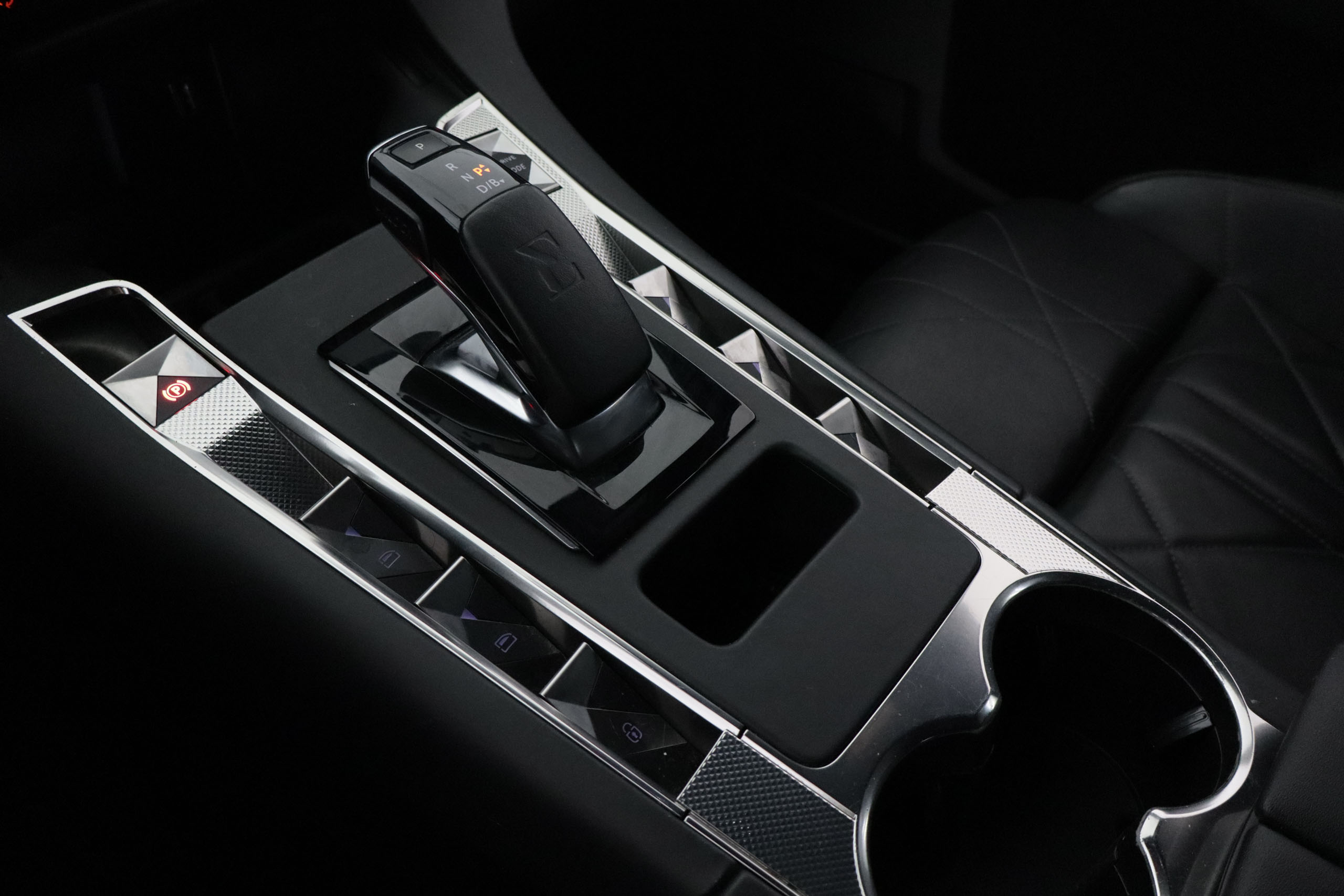 DS DS 7 Crossback 1.6 E-TENSE SO CHIC 4WD AUTO 300CV 5P # IVA DEDUCIBLE,CUERO,NAVY foto 19