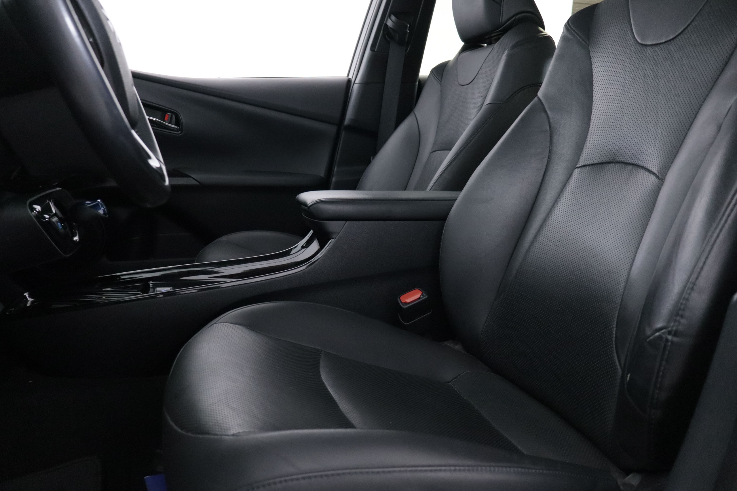 Toyota Prius 1.8 HYBRID DYNAMIC PACK AUTO 136CV 5P # CUERO,NAVY,CAMARA 360 foto 24