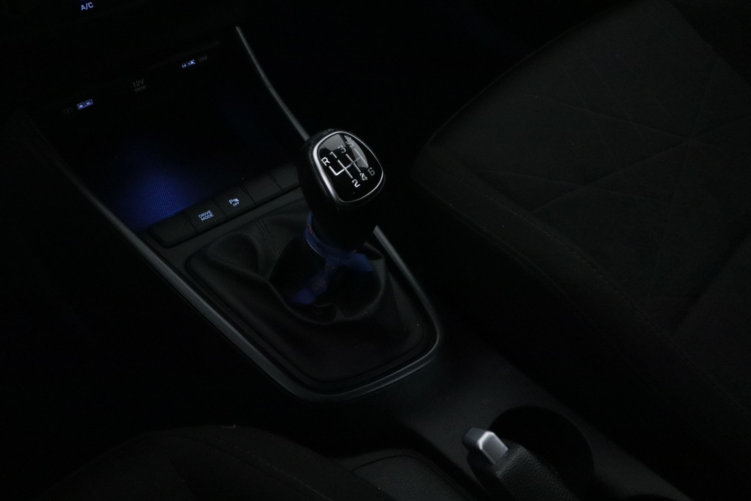 Hyundai BAYON 1.0 TGDI 100CV MAXX 5P # PARKTRONIC,CAMARA TRASERA foto 19