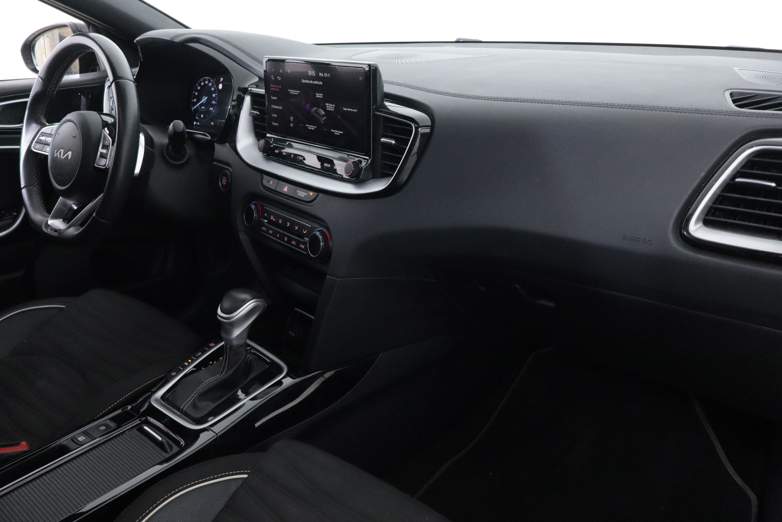 Kia XCEED 1.5 MHEV GT-LINE AUTO 160CV 5P # IVA DEDUCIBLE,TECHO ELE,NAVY,CAMARA TRASERA,AGARANTIA FAB 11/2029 foto 17