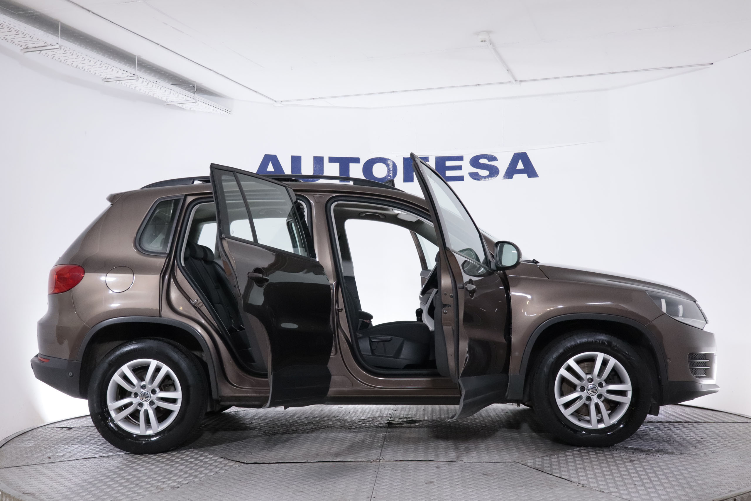 Volkswagen TIGUAN 1.4 TSI ADVANCE 122CV 5P # TECHO PANORAMICO ELE,NAVY,PARKTRONIC 1.4 TSI ADVANCE 122CV 5P # TECHO PANORAMICO ELE,NAVY,PARKTRONIC foto 14