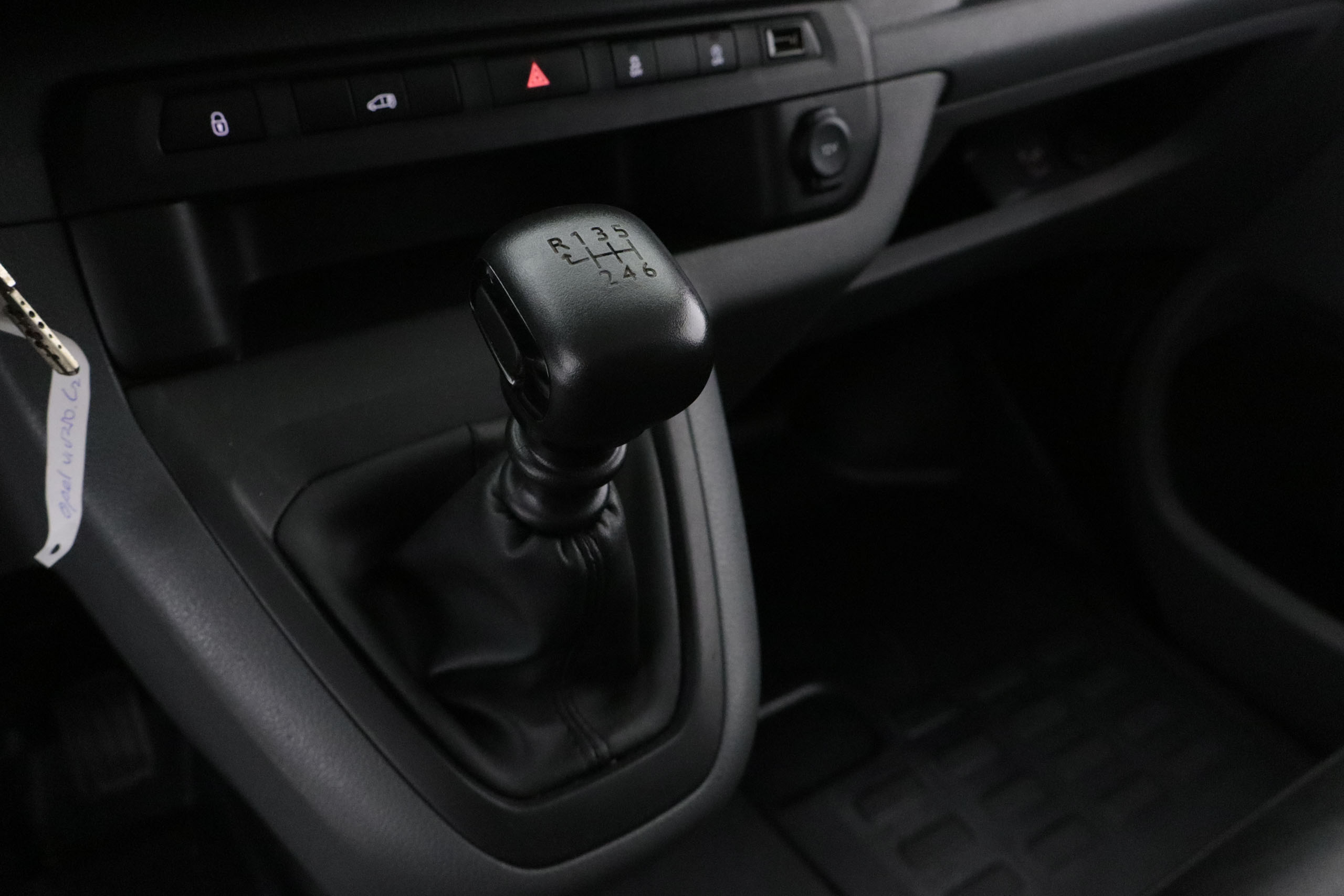 Opel Vivaro VIVARO FURGO CARGA 2.0 DIESEL L2 120CV 3P # IVA DEDUCIBLE,PARKTRONIC foto 17