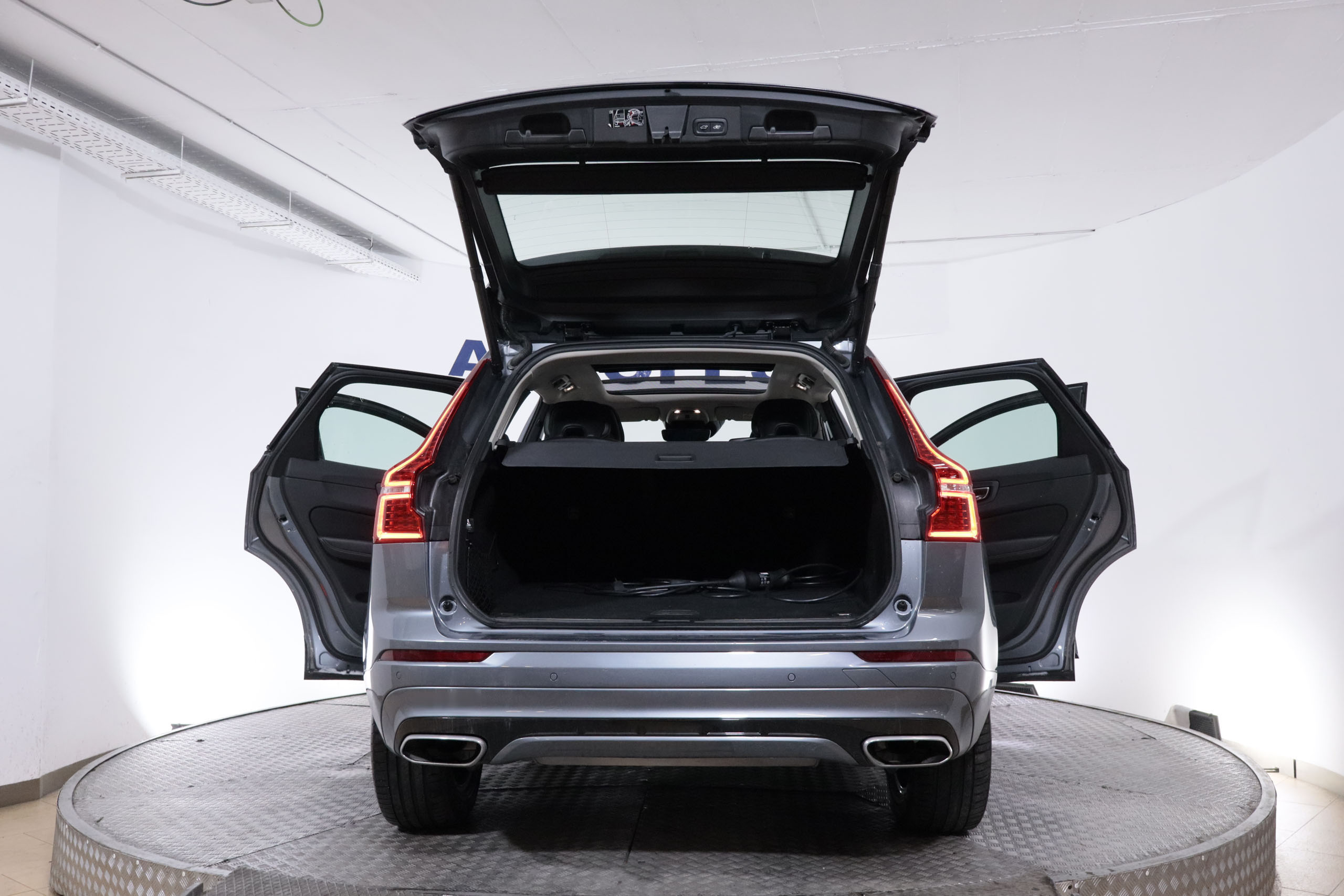 Volvo Xc 60 2.0 T6 AWD RECHARGE R-DESIGN EXP AUTO 390CV 5P # IVA DEDUCIBLE,TECHO PANORAMICO ELE,NAVY foto 10