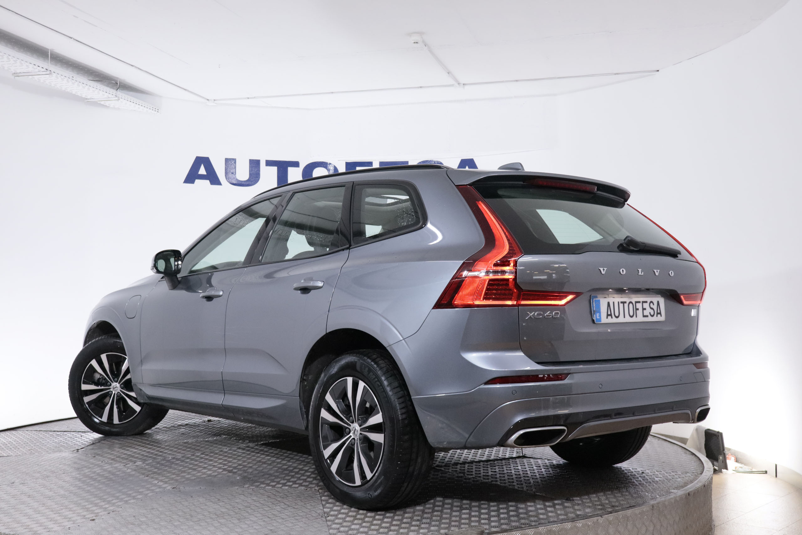 Volvo Xc 60 2.0 T6 AWD RECHARGE R-DESIGN EXP AUTO 390CV 5P # IVA DEDUCIBLE,TECHO PANORAMICO ELE,NAVY foto 9