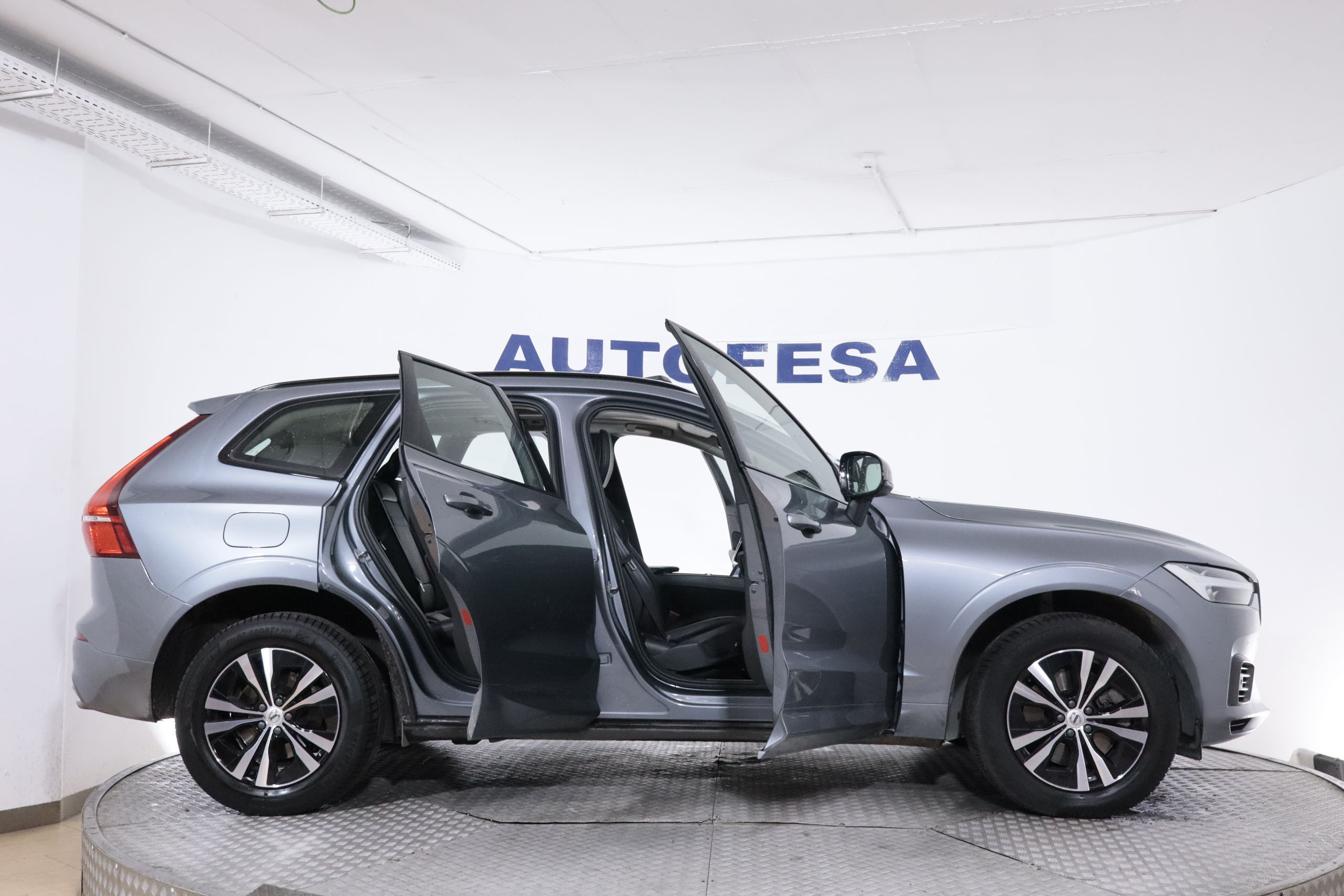 Volvo Xc 60 2.0 T6 AWD RECHARGE R-DESIGN EXP AUTO 390CV 5P # IVA DEDUCIBLE,TECHO PANORAMICO ELE,NAVY foto 13