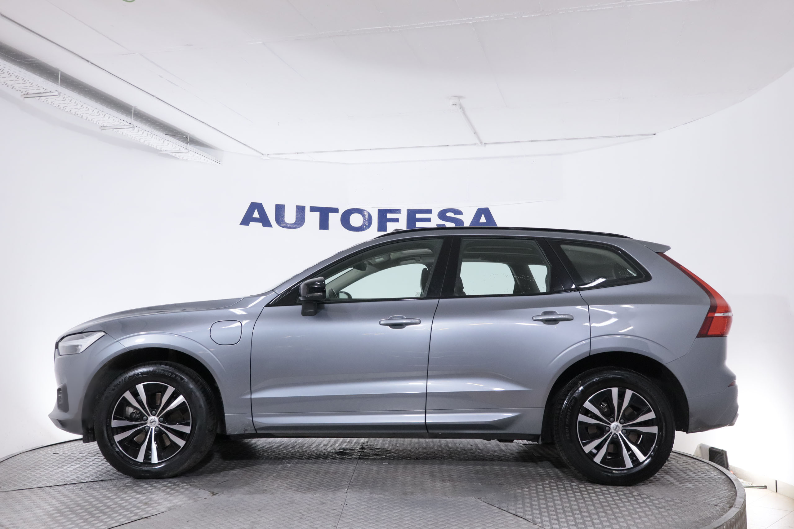 Volvo Xc 60 2.0 T6 AWD RECHARGE R-DESIGN EXP AUTO 390CV 5P # IVA DEDUCIBLE,TECHO PANORAMICO ELE,NAVY foto 5