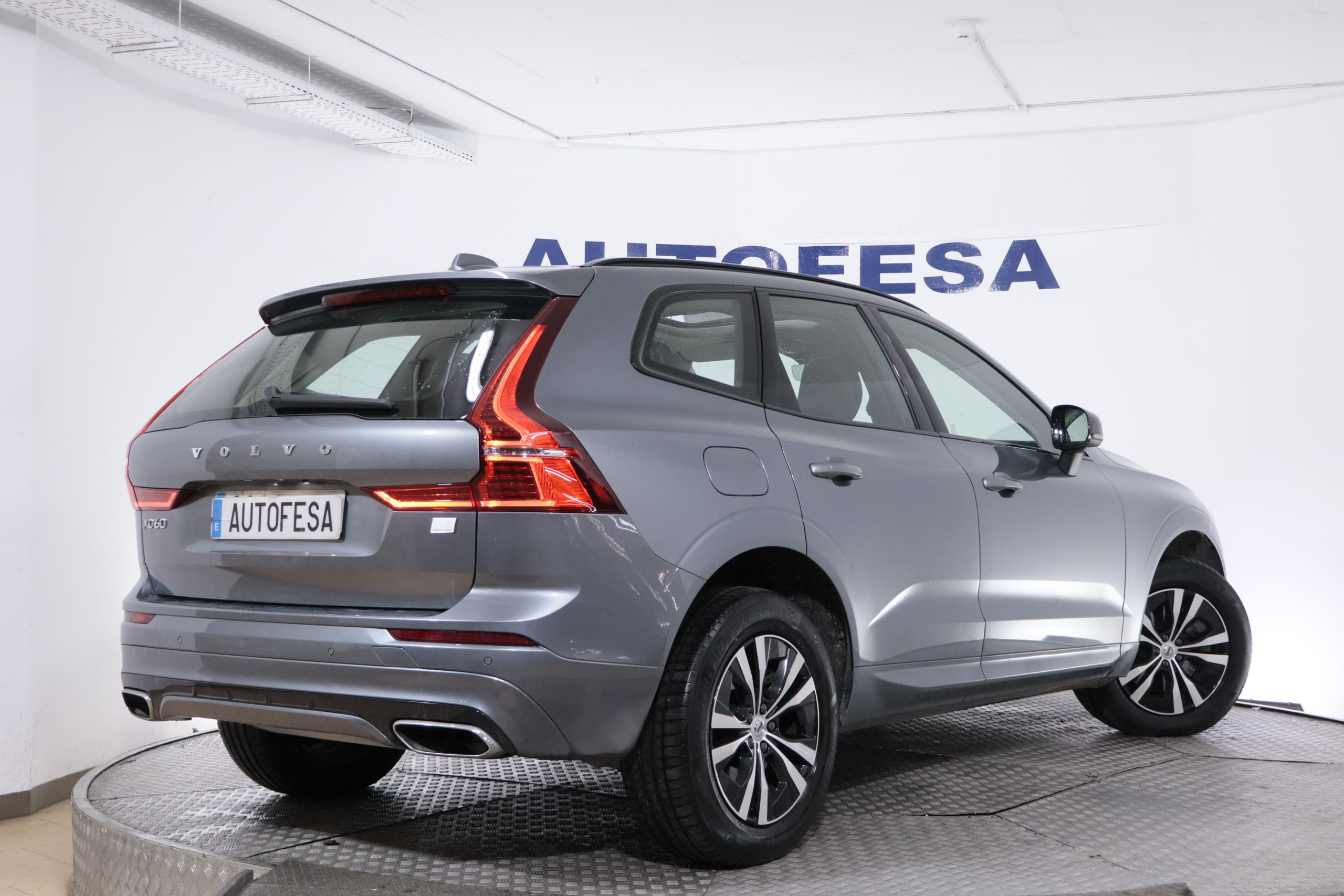 Volvo Xc 60 2.0 T6 AWD RECHARGE R-DESIGN EXP AUTO 390CV 5P # IVA DEDUCIBLE,TECHO PANORAMICO ELE,NAVY foto 6
