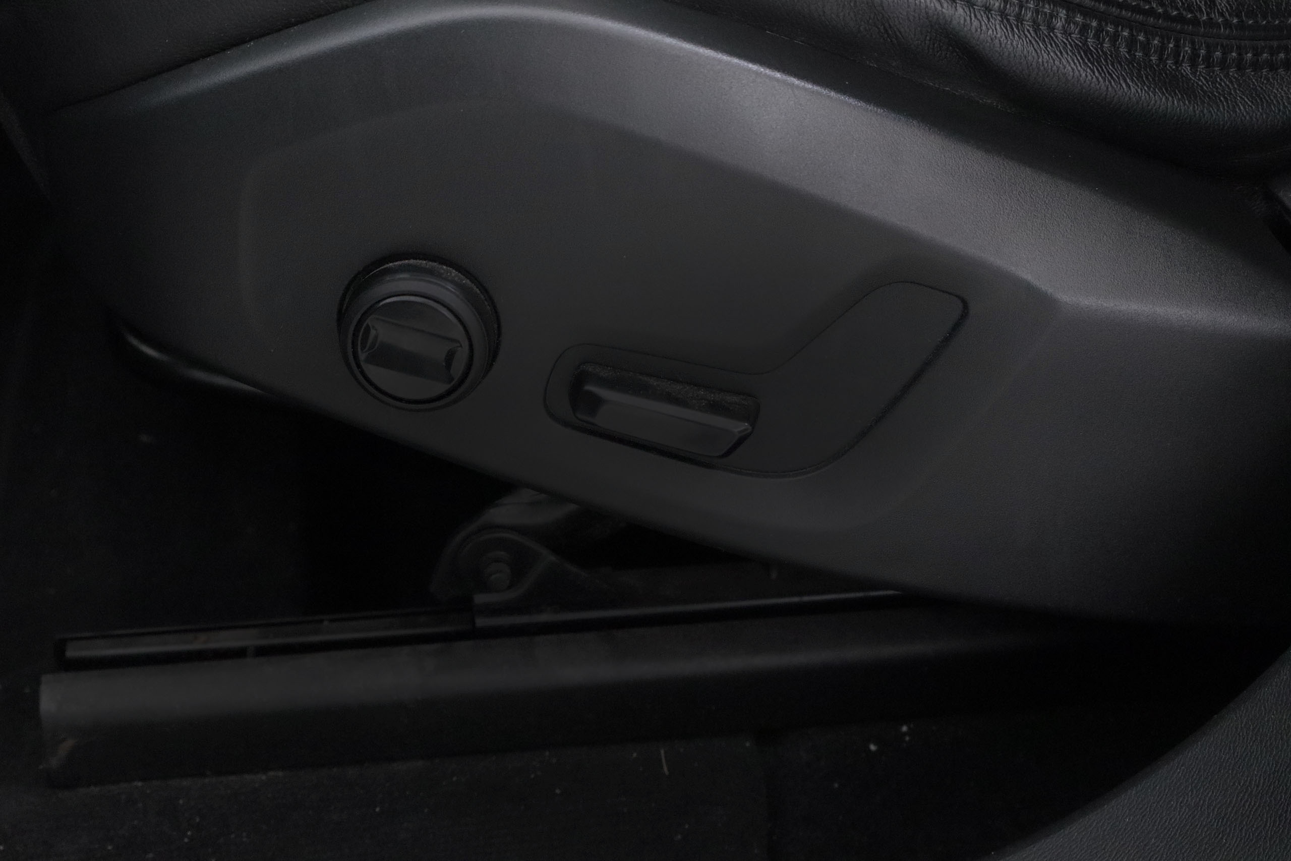 Volvo Xc 60 2.0 T6 AWD RECHARGE R-DESIGN EXP AUTO 390CV 5P # IVA DEDUCIBLE,TECHO PANORAMICO ELE,NAVY foto 25