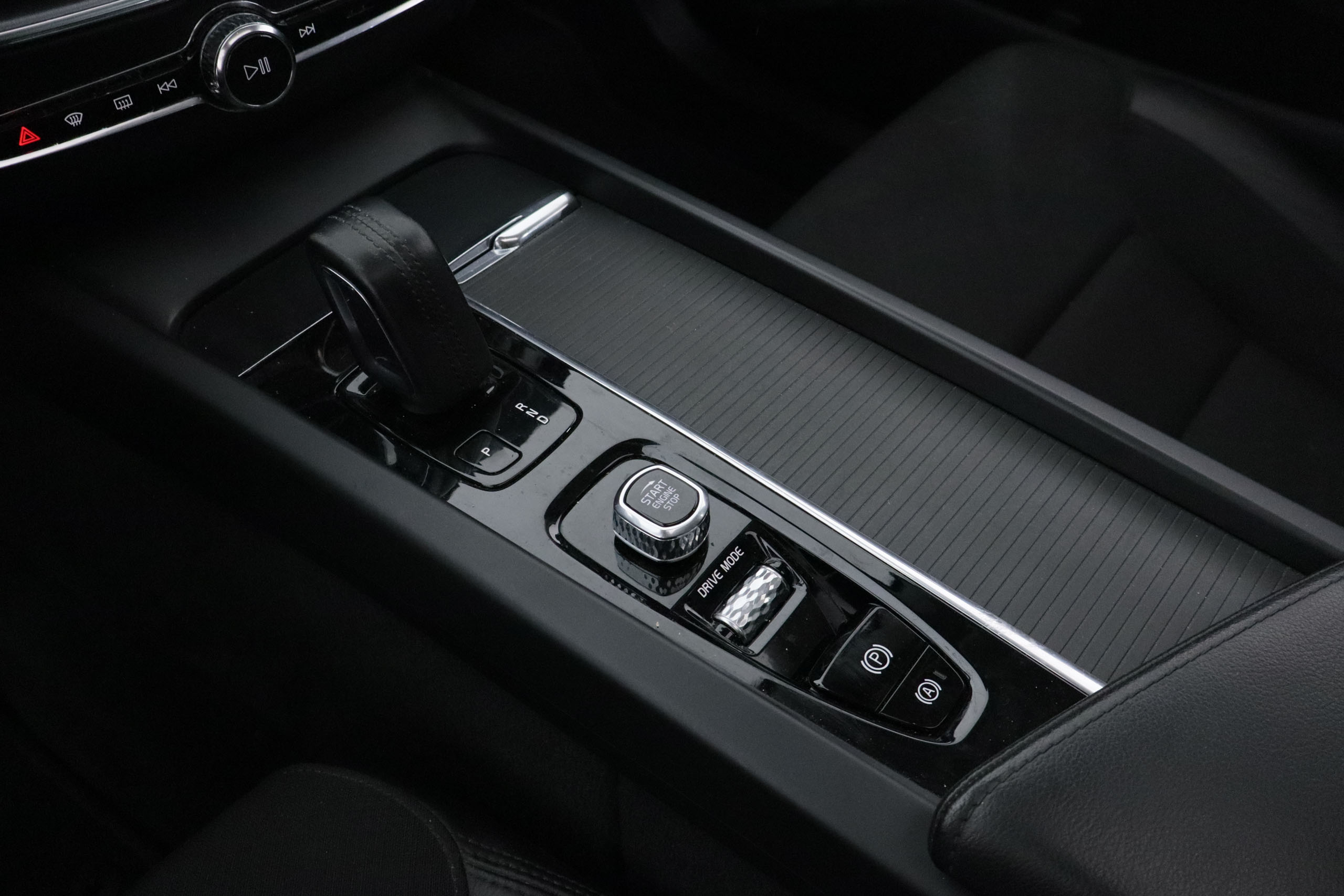 Volvo Xc 60 2.0 T6 AWD RECHARGE R-DESIGN EXP AUTO 390CV 5P # IVA DEDUCIBLE,TECHO PANORAMICO ELE,NAVY foto 23