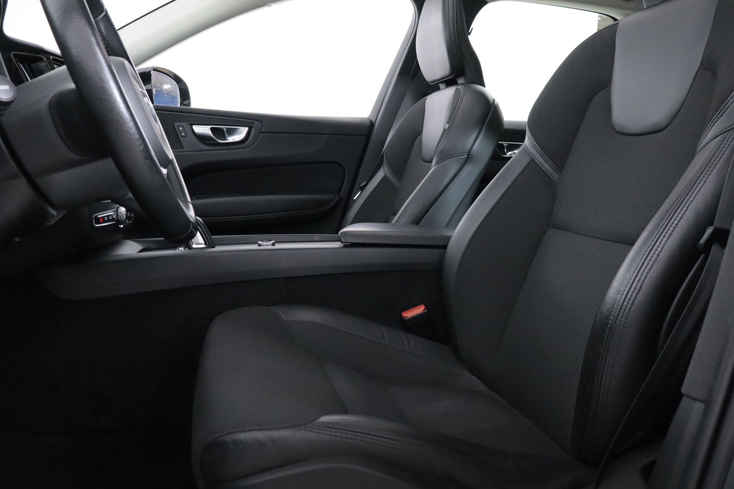 Volvo Xc 60 2.0 T6 AWD RECHARGE R-DESIGN EXP AUTO 390CV 5P # IVA DEDUCIBLE,TECHO PANORAMICO ELE,NAVY foto 24