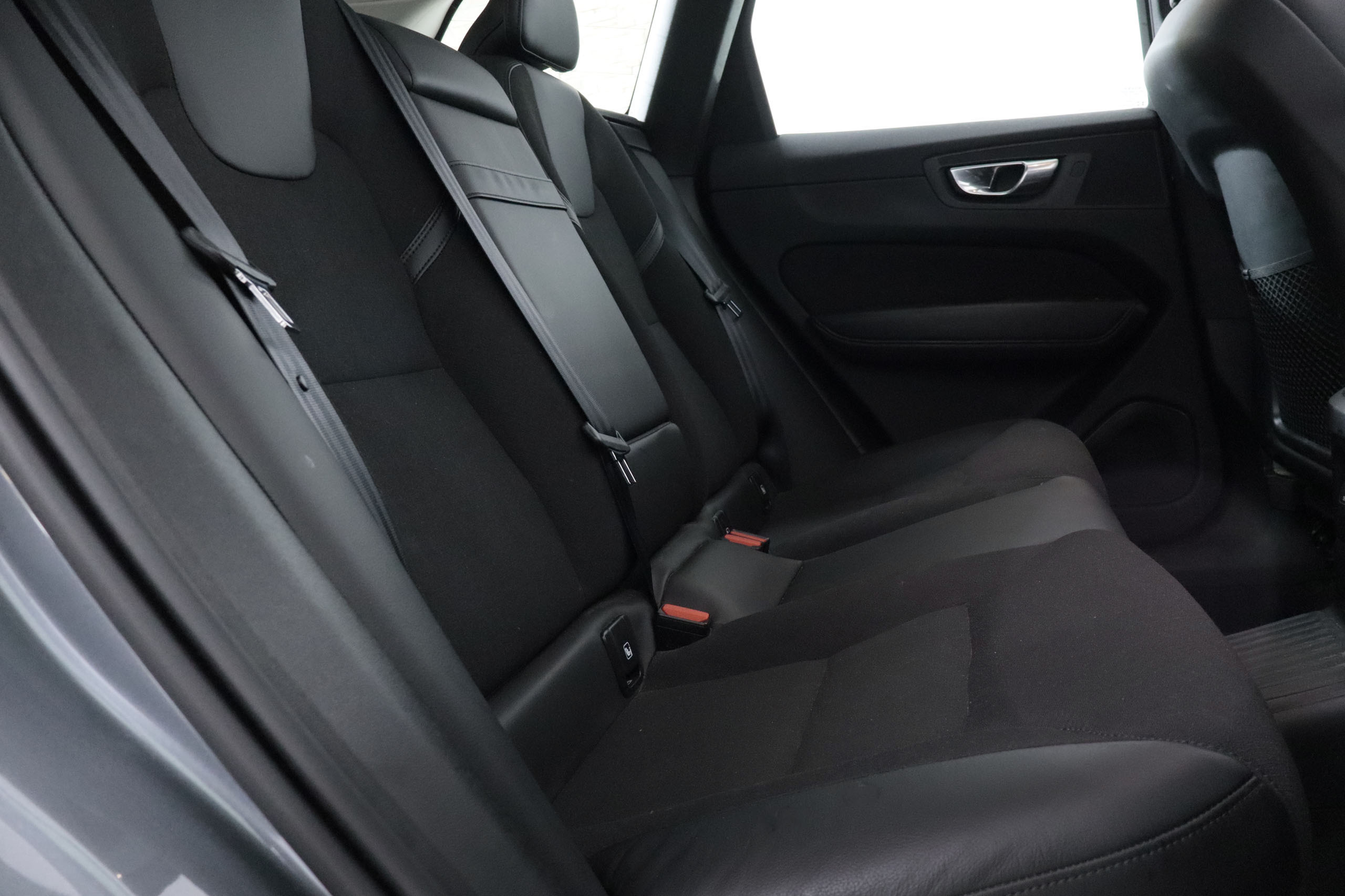 Volvo Xc 60 2.0 T6 AWD RECHARGE R-DESIGN EXP AUTO 390CV 5P # IVA DEDUCIBLE,TECHO PANORAMICO ELE,NAVY foto 27