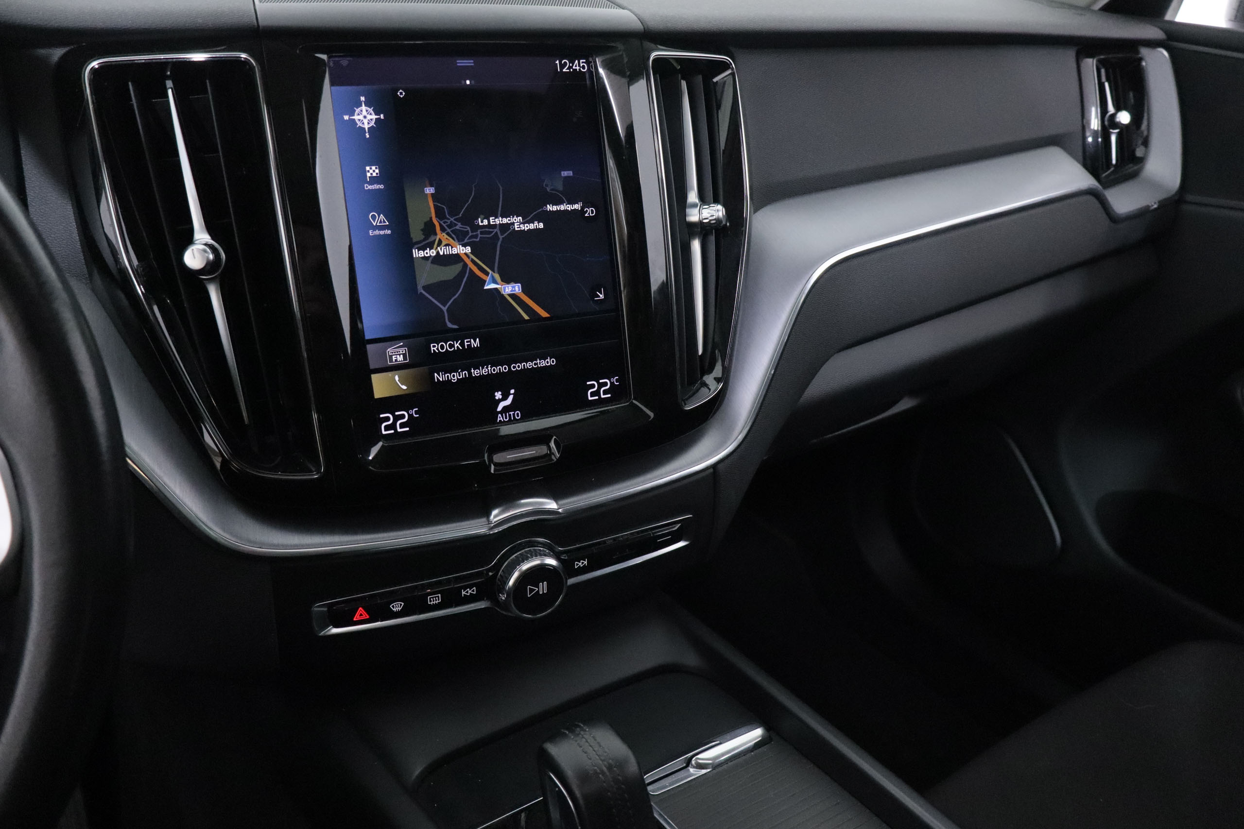 Volvo Xc 60 2.0 T6 AWD RECHARGE R-DESIGN EXP AUTO 390CV 5P # IVA DEDUCIBLE,TECHO PANORAMICO ELE,NAVY foto 18