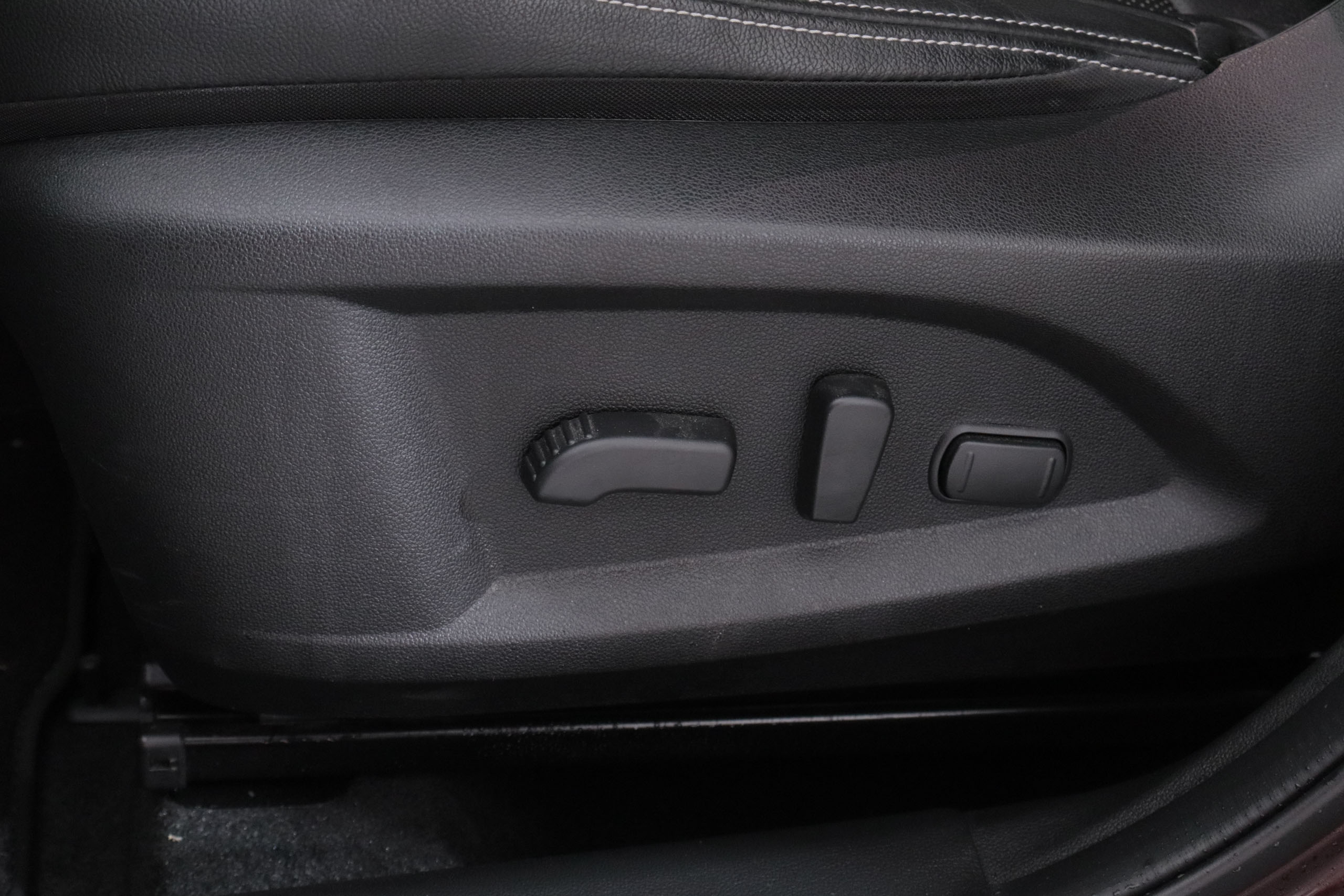 Renault Koleos TCE 160CV AUTO INTENS 4X2 5P # NAVY,CUERO,FAROS LED,PARKTRONIC foto 24