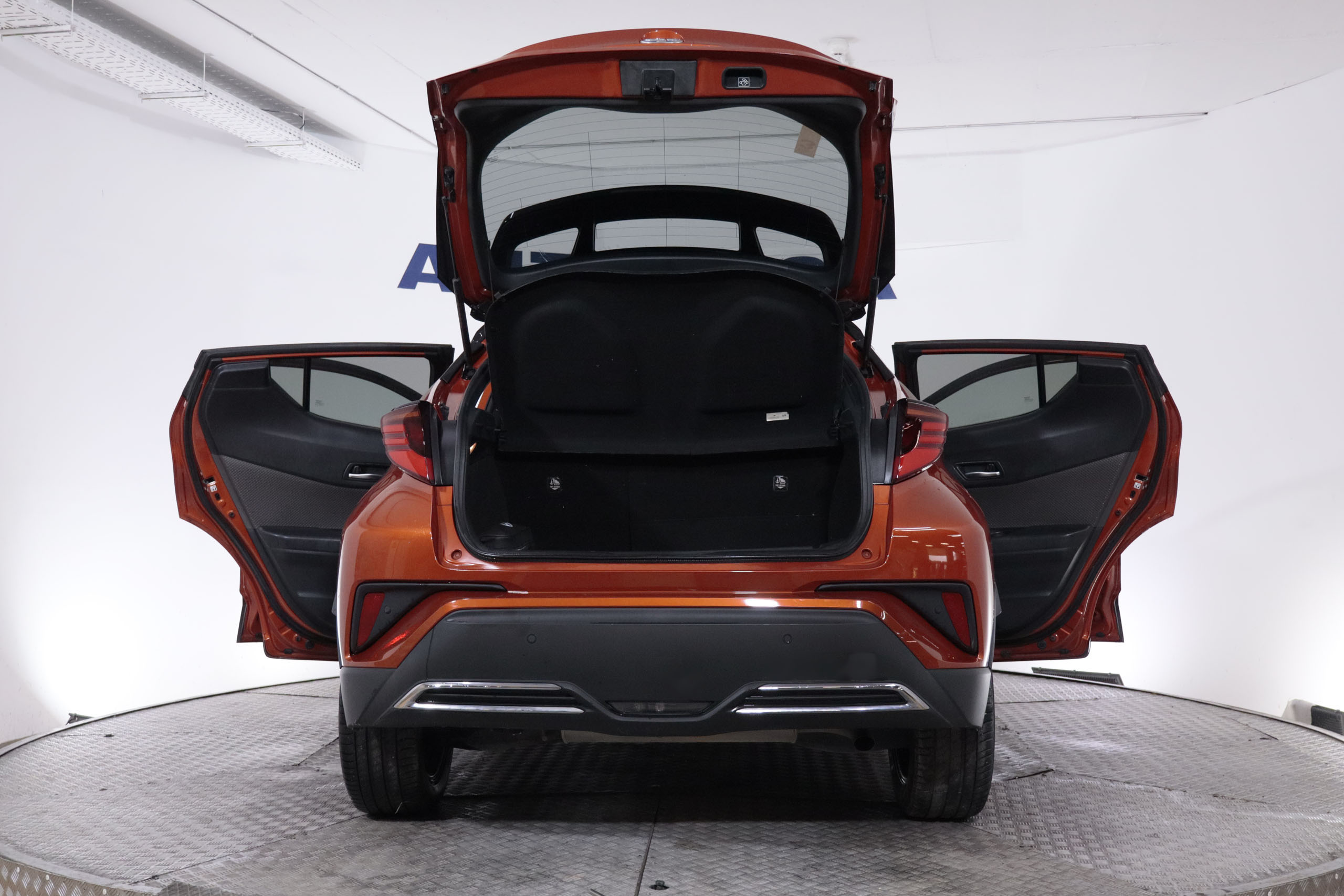 Toyota C-hr 2.0 HYBRID AUTO KAJI EDITION 180CV 5P # NAVY,CUERO,FAROS LED,CAMARA TRASERA foto 13