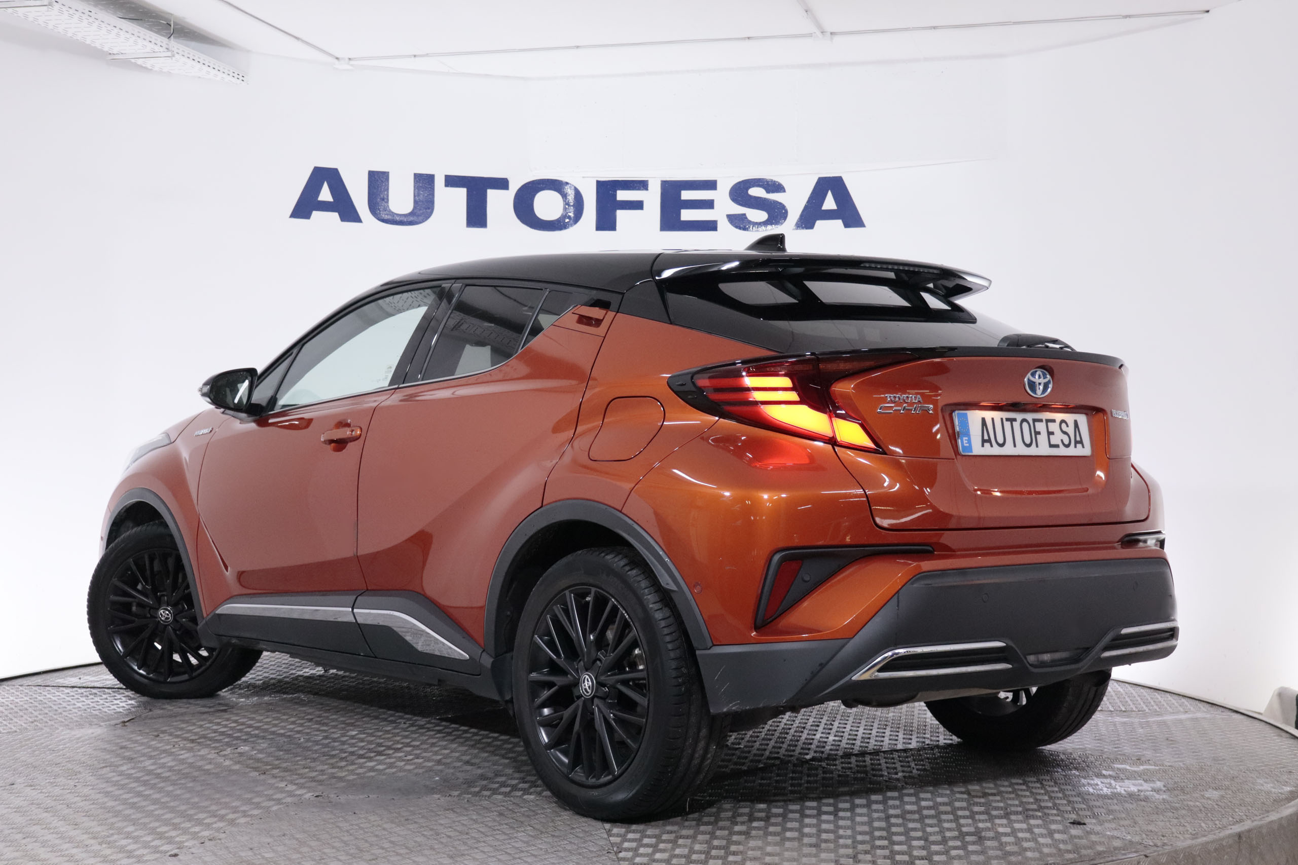 Toyota C-hr 2.0 HYBRID AUTO KAJI EDITION 180CV 5P # NAVY,CUERO,FAROS LED,CAMARA TRASERA foto 6