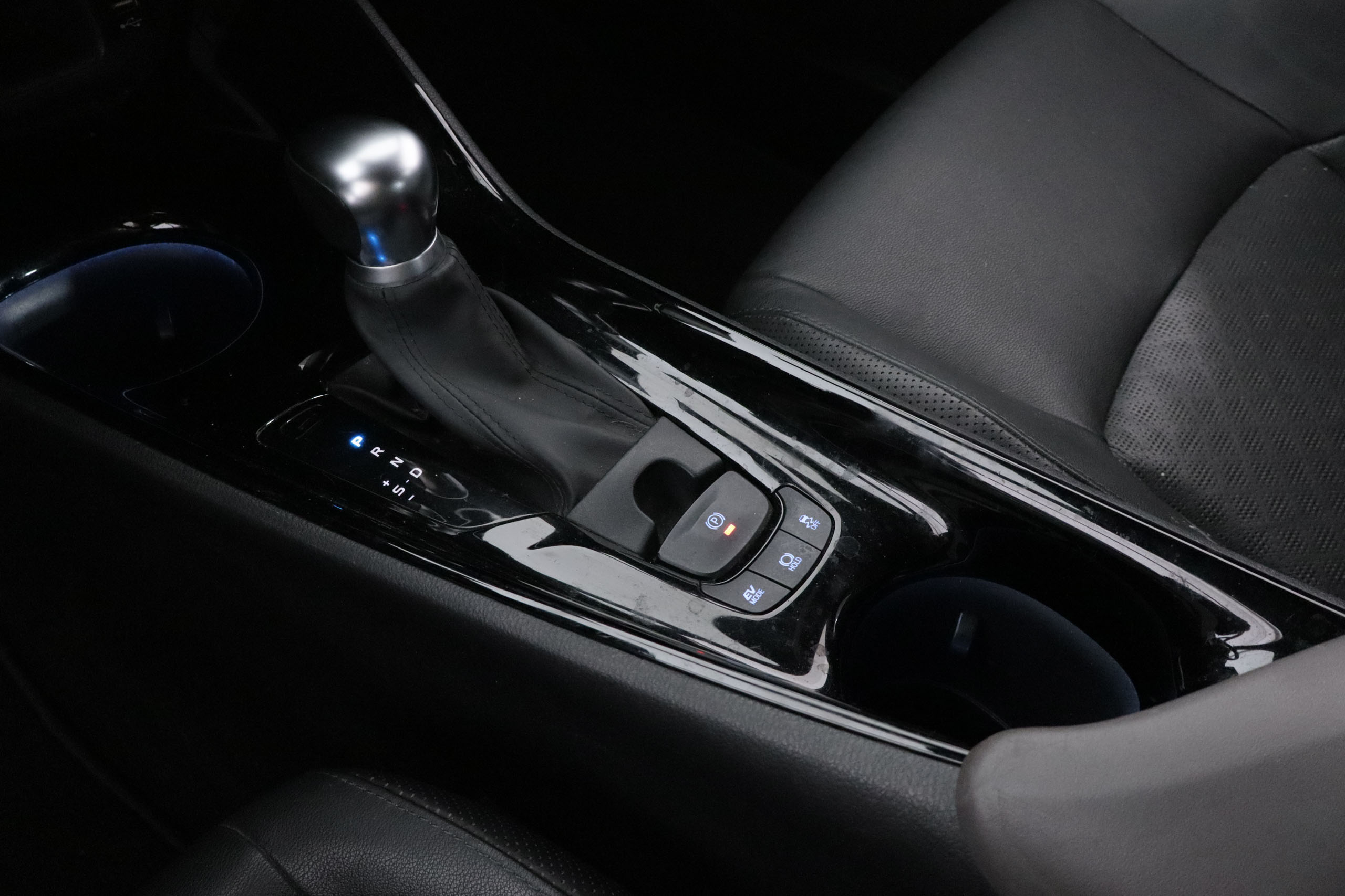 Toyota C-hr 2.0 HYBRID AUTO KAJI EDITION 180CV 5P # NAVY,CUERO,FAROS LED,CAMARA TRASERA foto 19