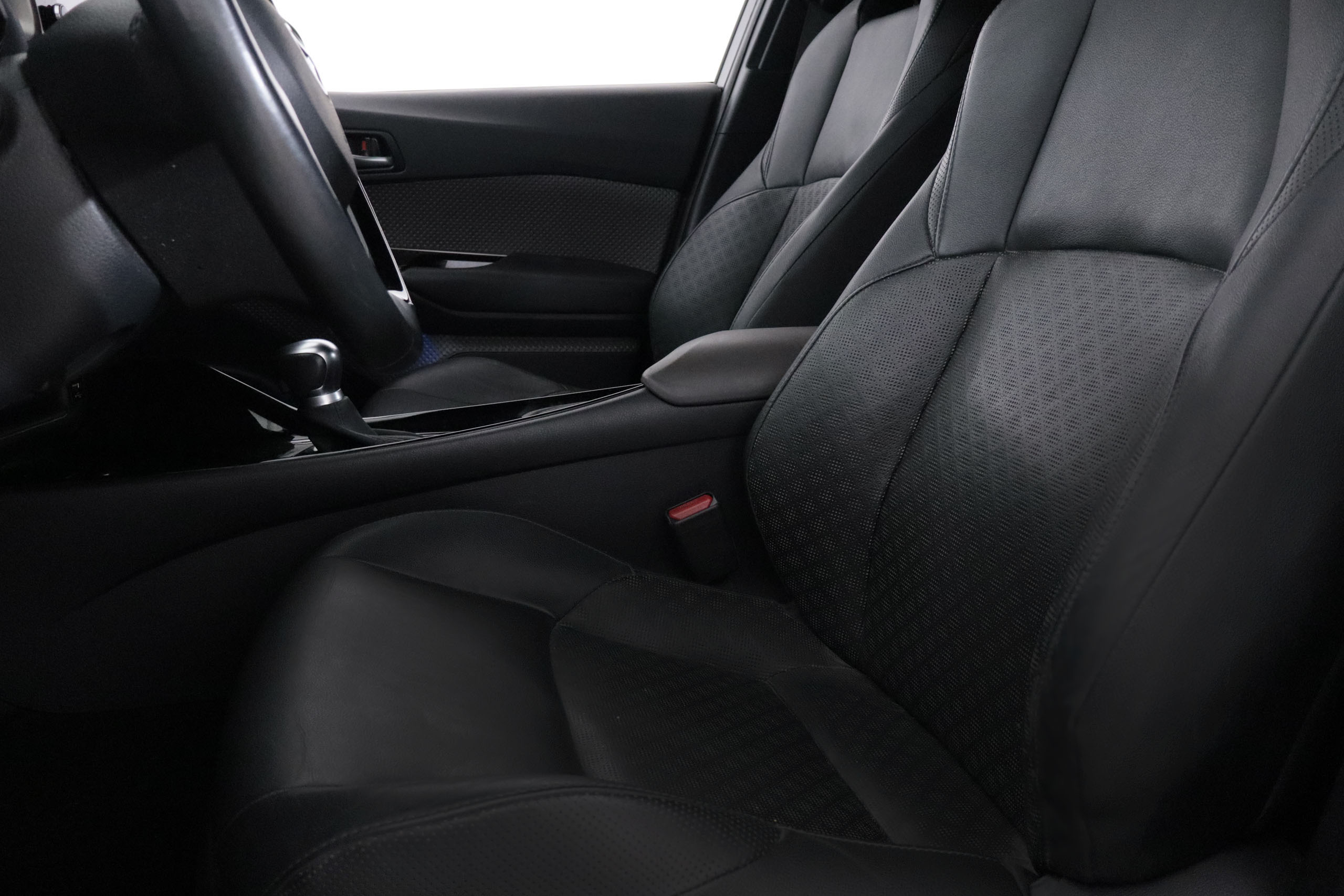 Toyota C-hr 2.0 HYBRID AUTO KAJI EDITION 180CV 5P # NAVY,CUERO,FAROS LED,CAMARA TRASERA foto 22