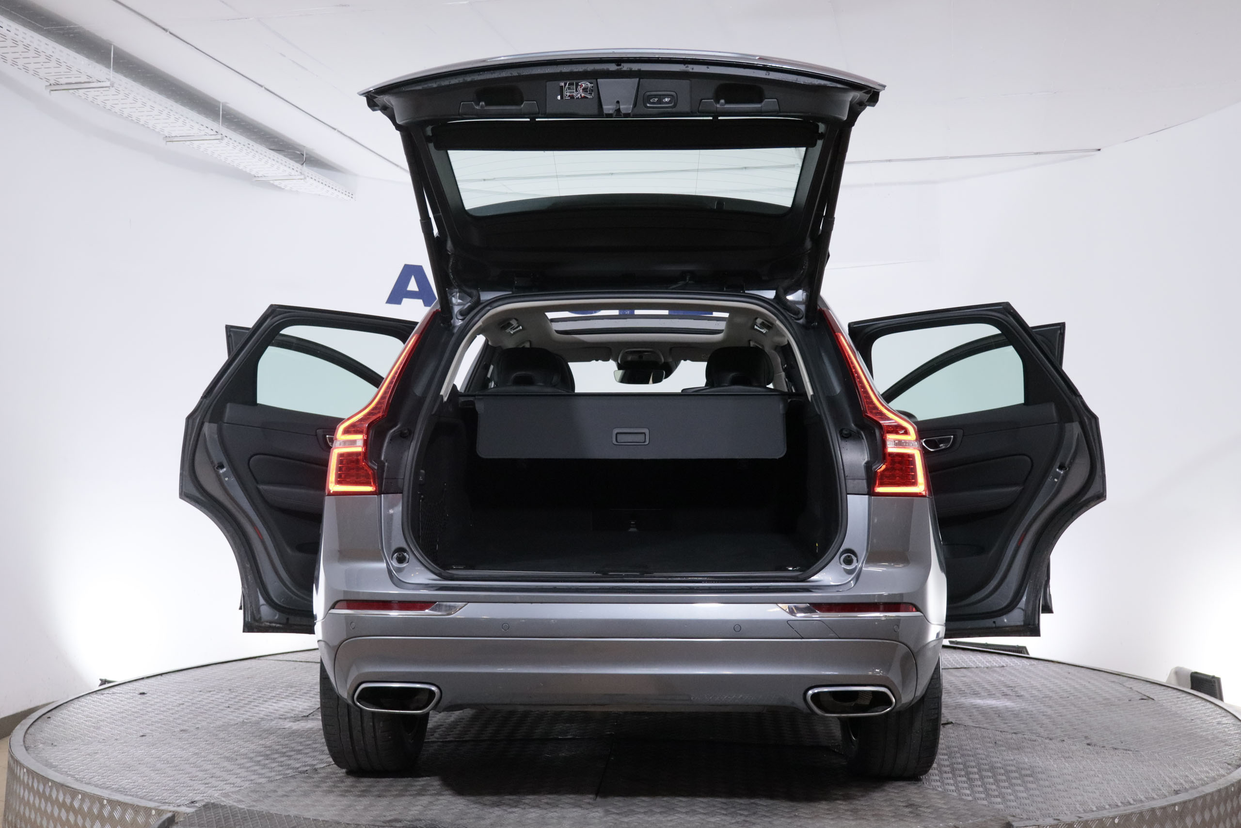 Volvo Xc 60 2.0 D4 INSCRIPTION 190CV AUTO 2WD 5P # TECHO PANORAMICO ELE,NAVY,CUERO,PARKTRONIC foto 10