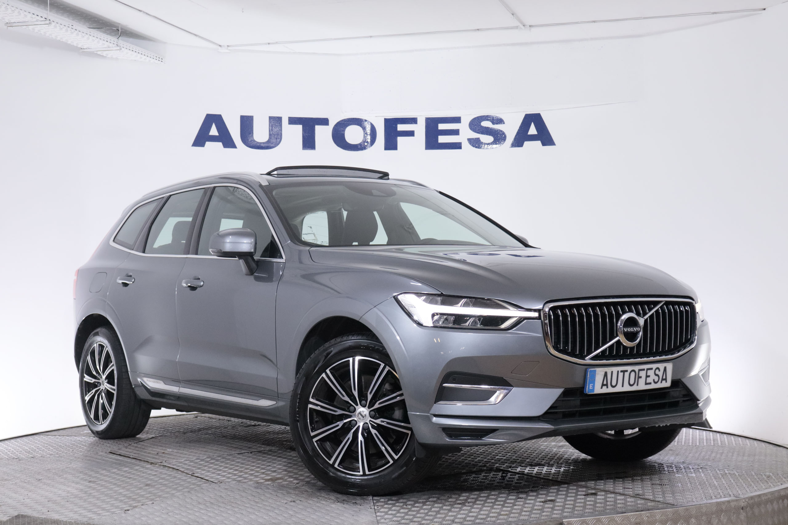 Volvo Xc 60 2.0 D4 INSCRIPTION 190CV AUTO 2WD 5P # TECHO PANORAMICO ELE,NAVY,CUERO,PARKTRONIC foto 3
