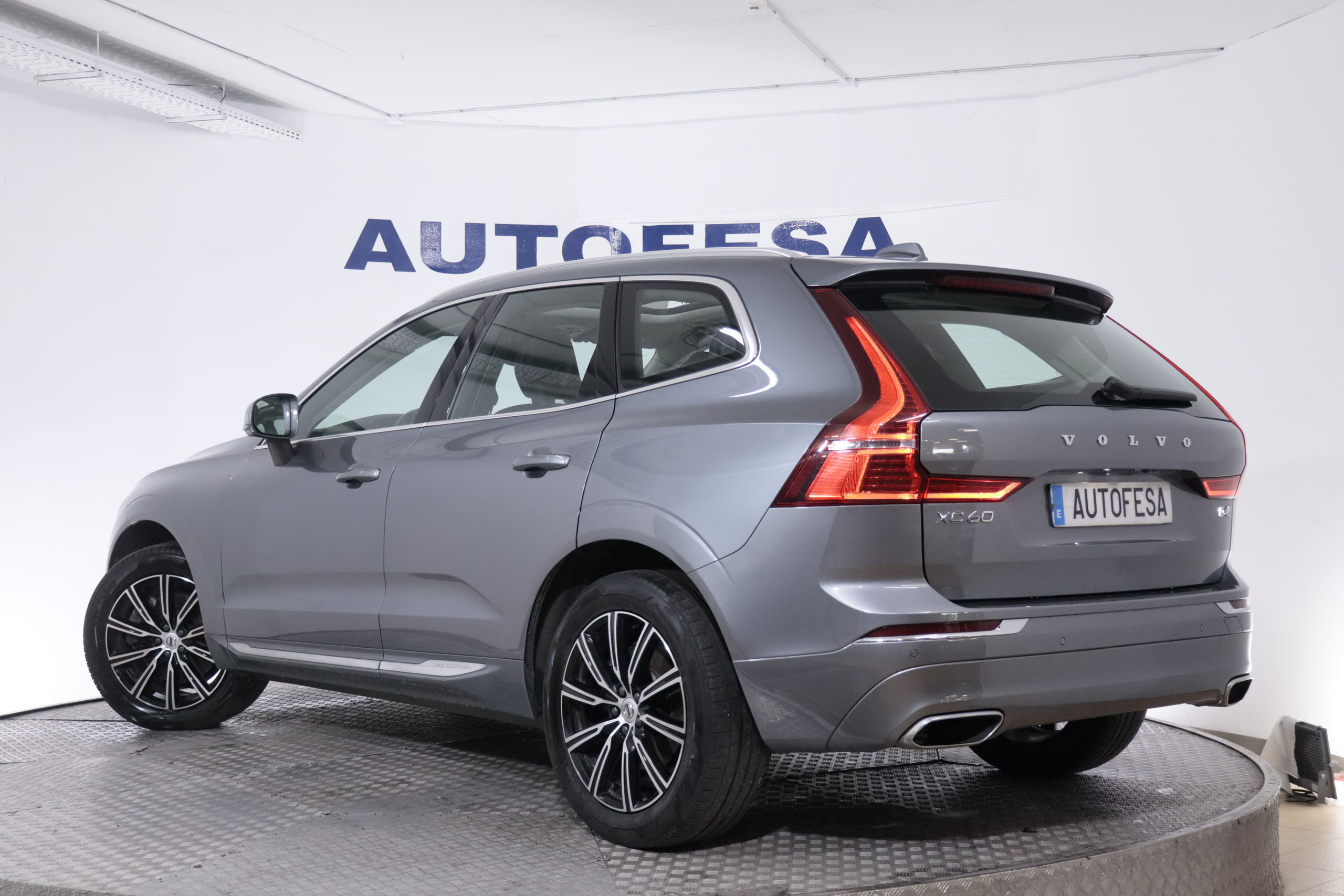 Volvo Xc 60 2.0 D4 INSCRIPTION 190CV AUTO 2WD 5P # TECHO PANORAMICO ELE,NAVY,CUERO,PARKTRONIC foto 9