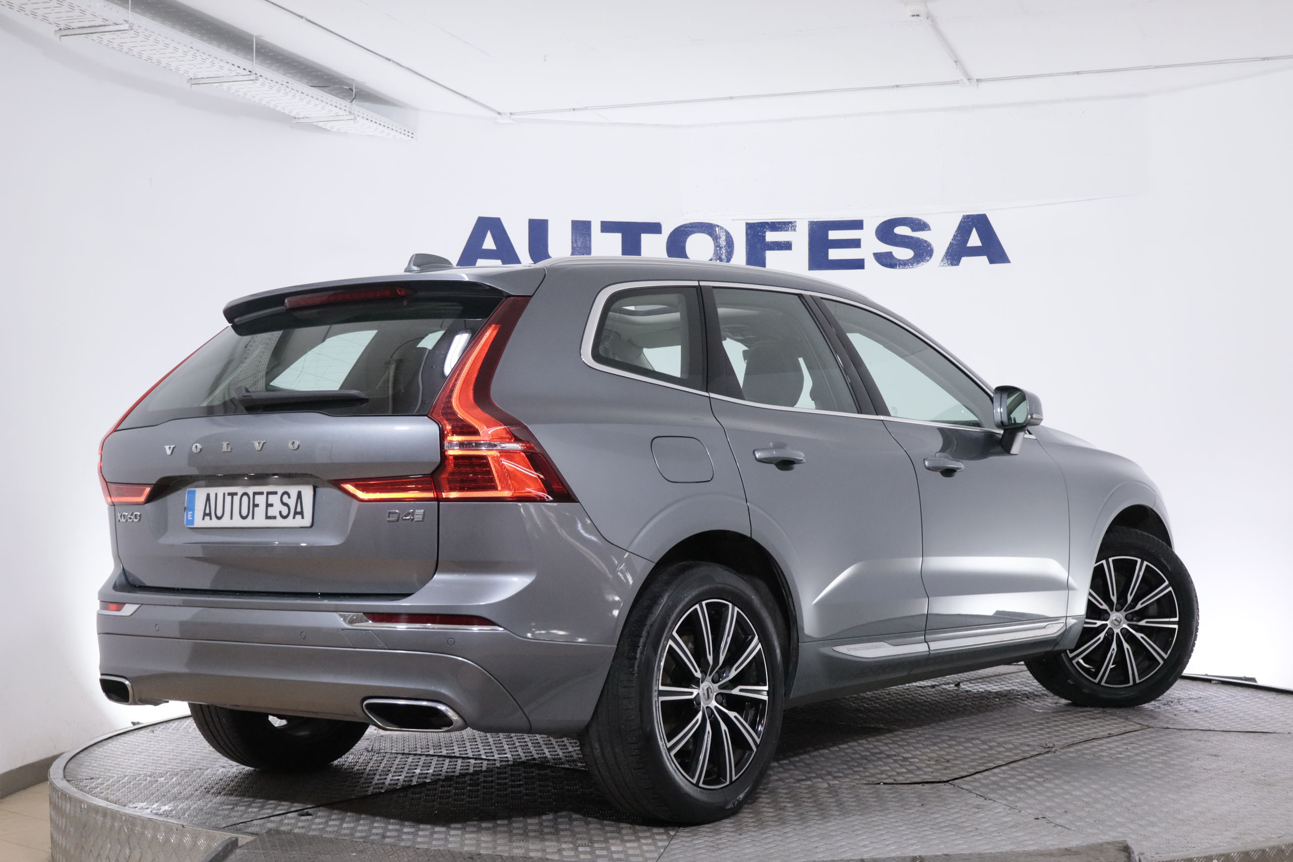 Volvo Xc 60 2.0 D4 INSCRIPTION 190CV AUTO 2WD 5P # TECHO PANORAMICO ELE,NAVY,CUERO,PARKTRONIC foto 6