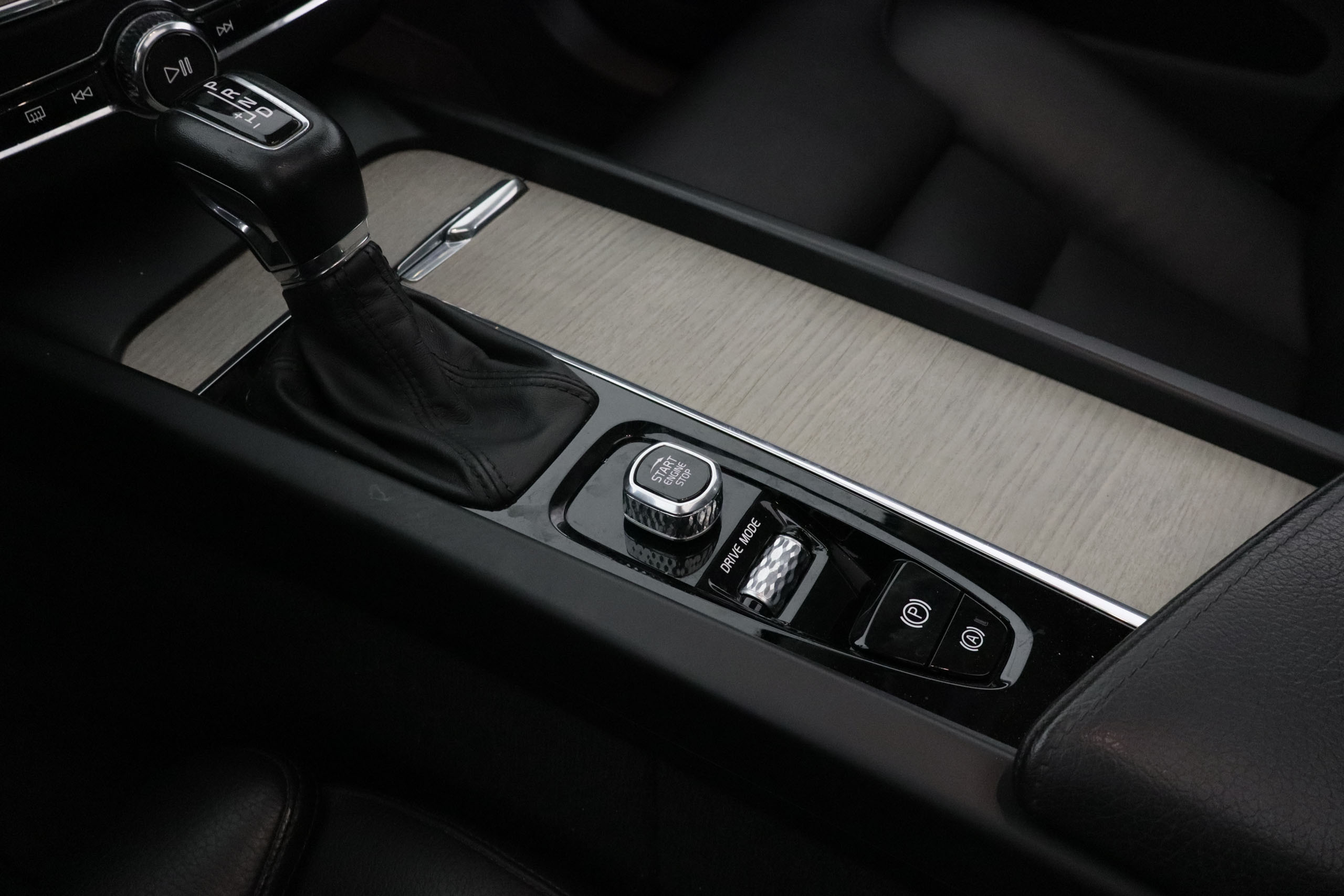 Volvo Xc 60 2.0 D4 INSCRIPTION 190CV AUTO 2WD 5P # TECHO PANORAMICO ELE,NAVY,CUERO,PARKTRONIC foto 18