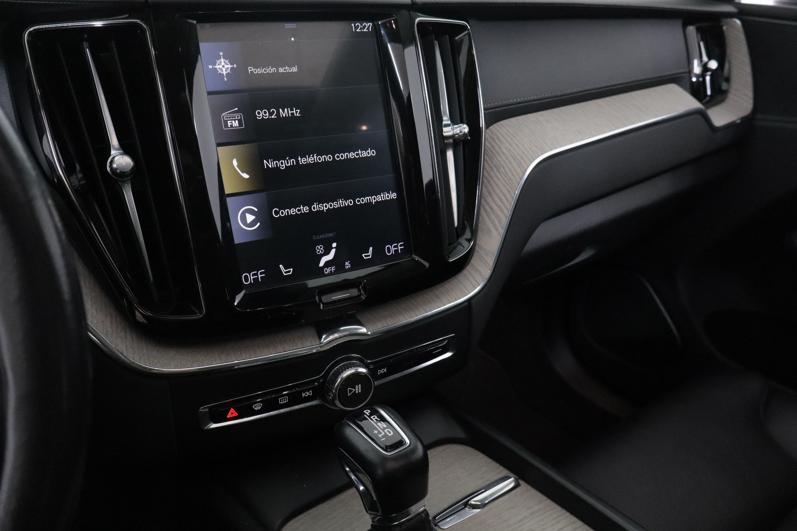 Volvo Xc 60 2.0 D4 INSCRIPTION 190CV AUTO 2WD 5P # TECHO PANORAMICO ELE,NAVY,CUERO,PARKTRONIC foto 25