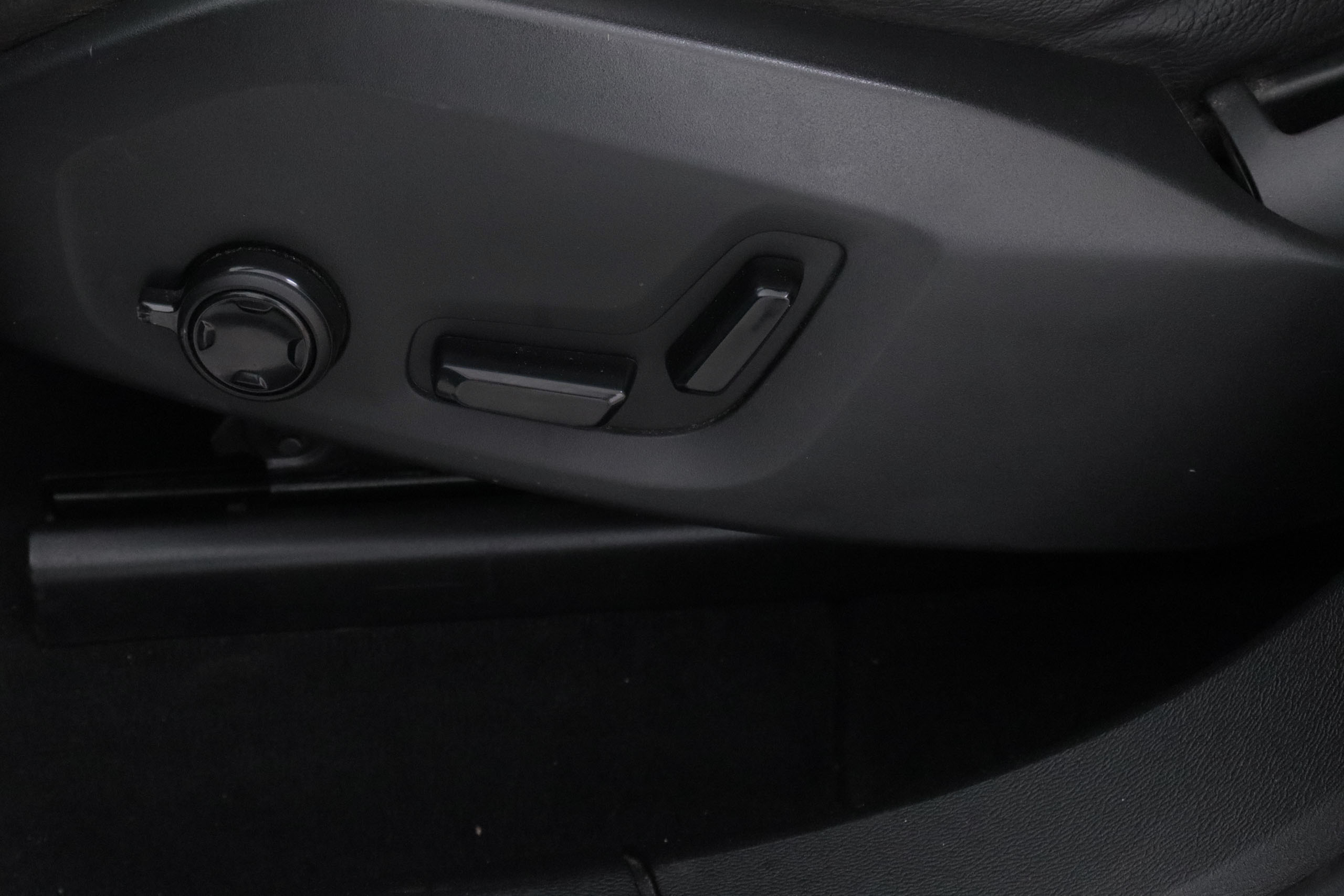 Volvo Xc 60 2.0 D4 INSCRIPTION 190CV AUTO 2WD 5P # TECHO PANORAMICO ELE,NAVY,CUERO,PARKTRONIC foto 27