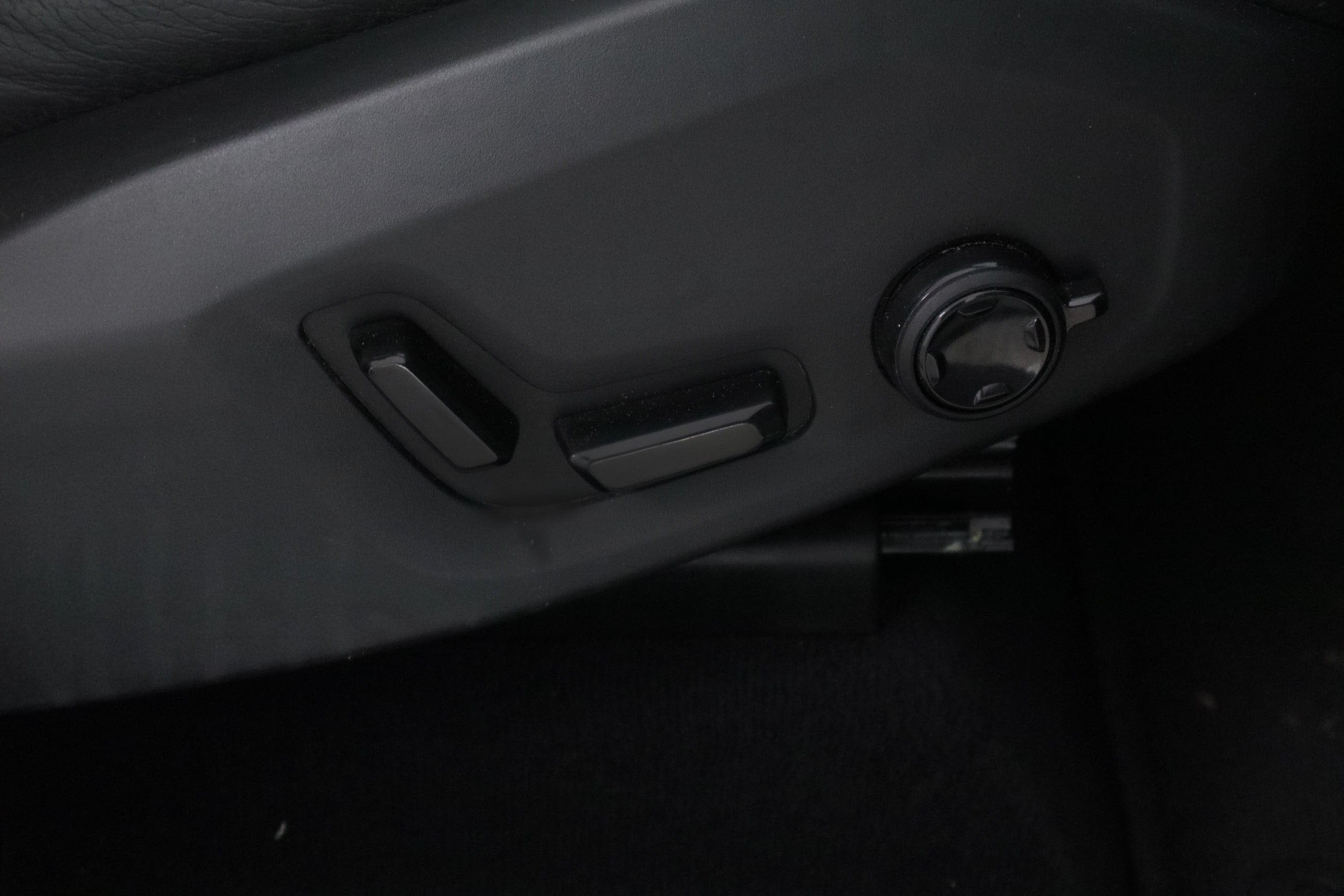 Volvo Xc 60 2.0 D4 INSCRIPTION 190CV AUTO 2WD 5P # TECHO PANORAMICO ELE,NAVY,CUERO,PARKTRONIC foto 29