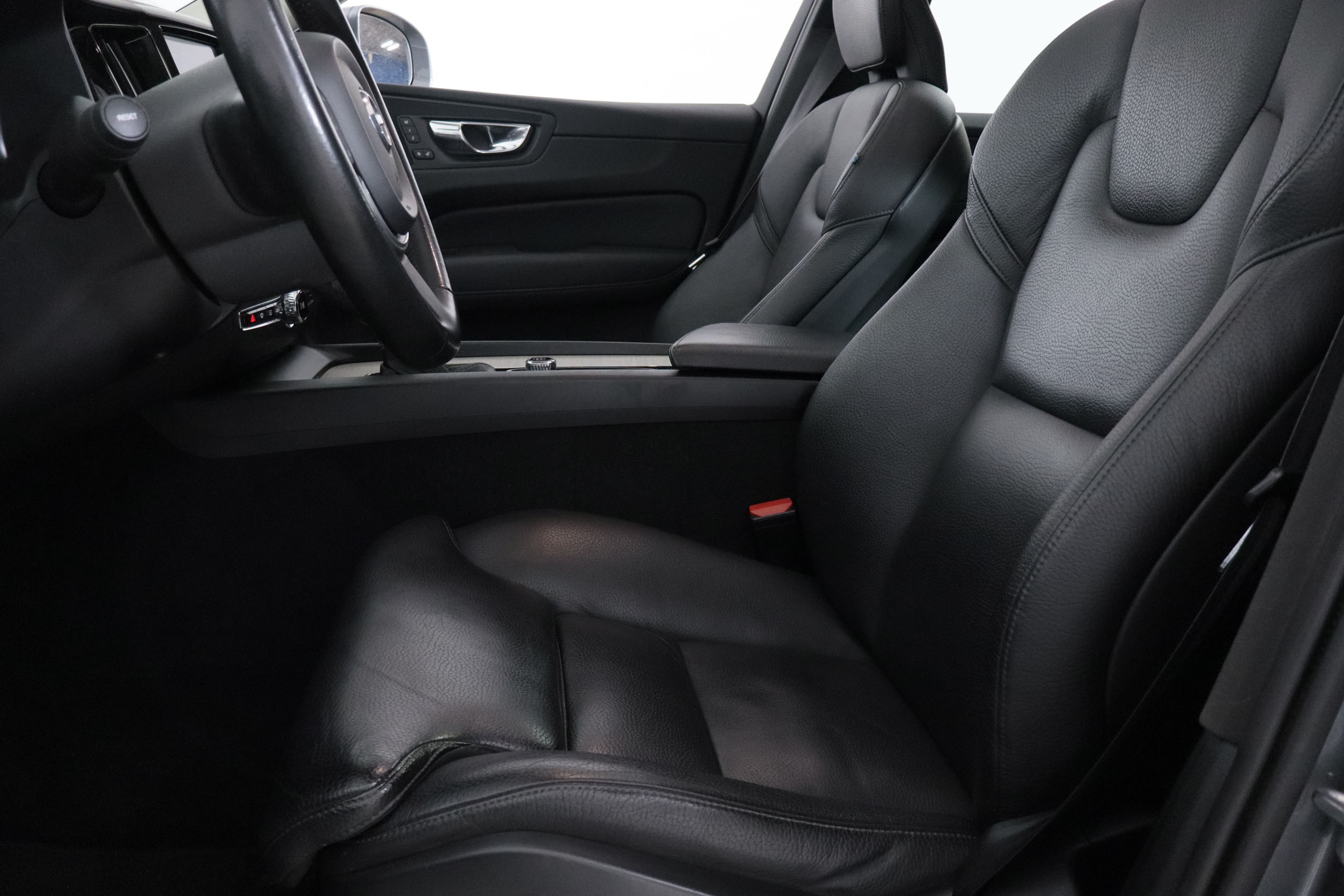 Volvo Xc 60 2.0 D4 INSCRIPTION 190CV AUTO 2WD 5P # TECHO PANORAMICO ELE,NAVY,CUERO,PARKTRONIC foto 26