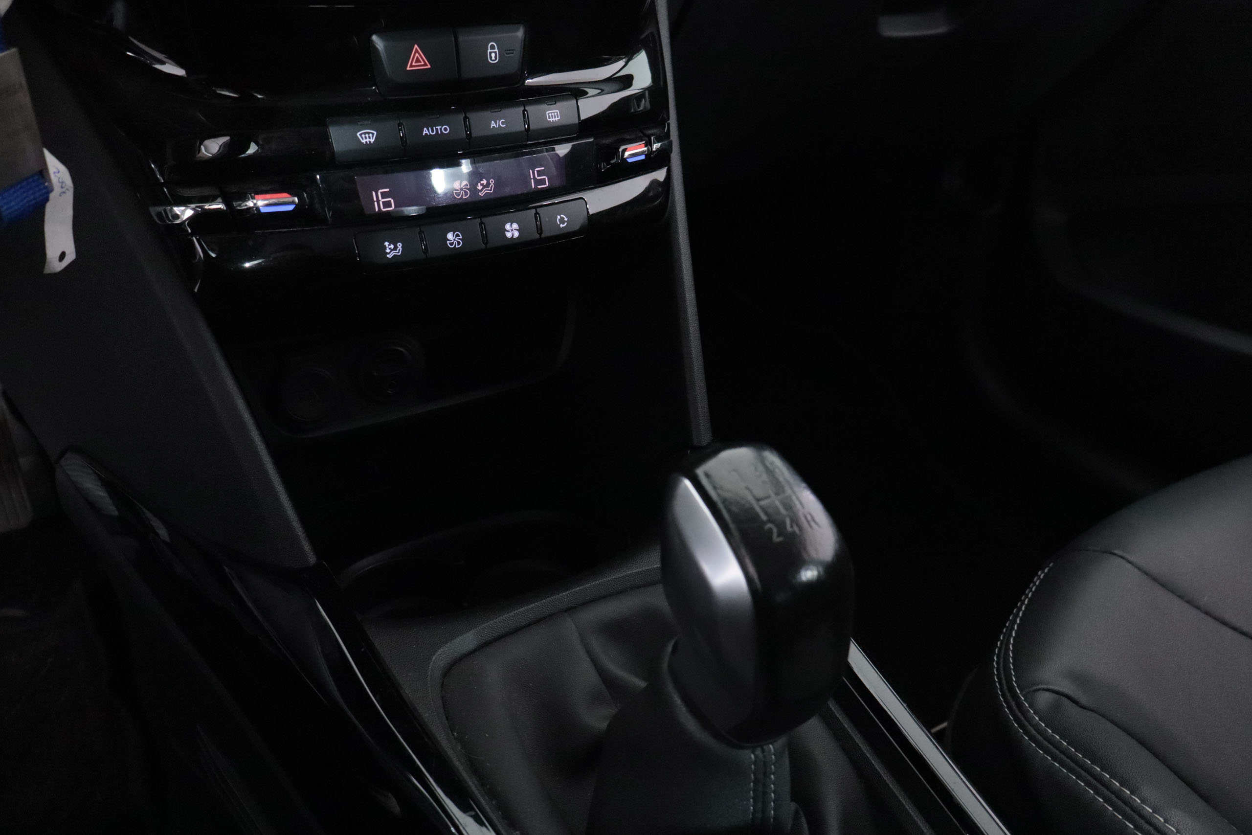 Peugeot 2008 1.2 ALLURE 82CV 5P # PARKTRONIC foto 19