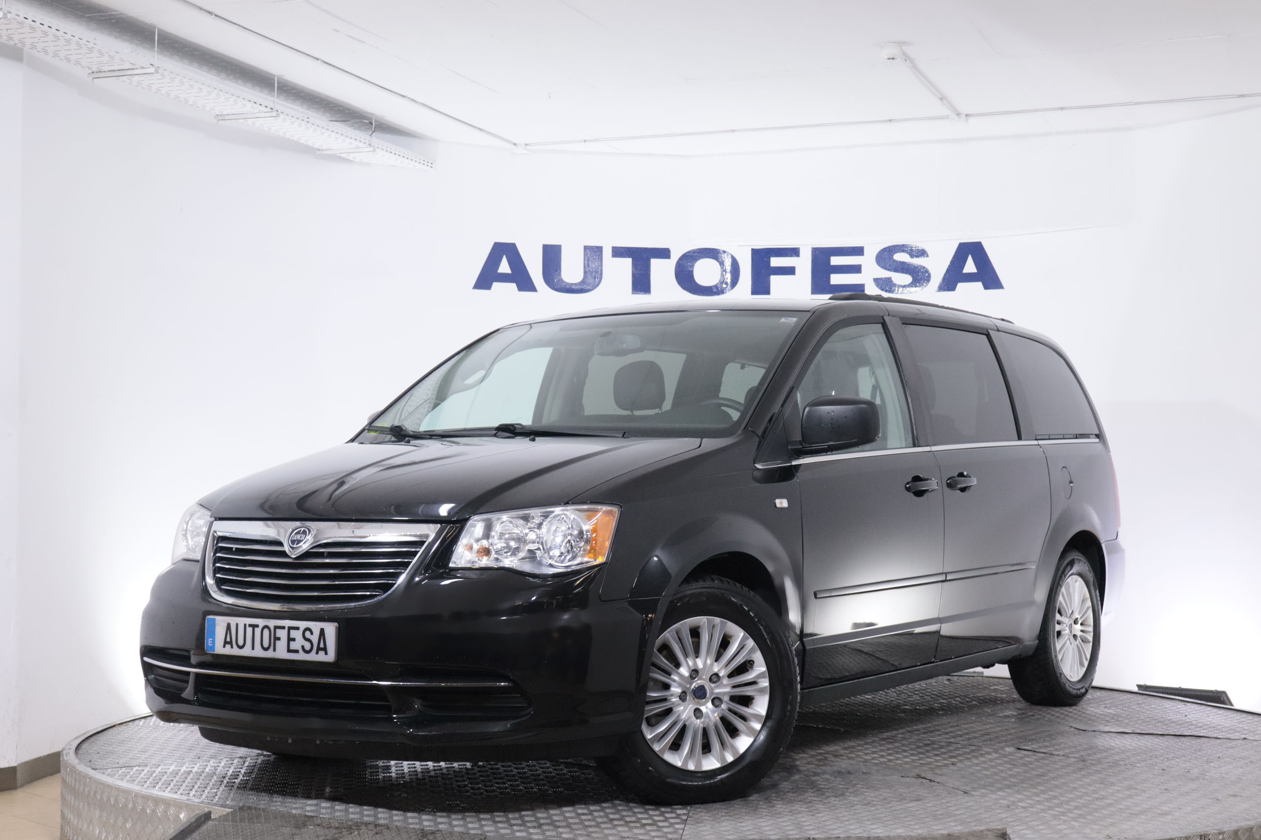 Lancia Voyager 2.8CRD  AUTO EDICION LIMITADA FAMILY CLASS 178CV 5P 7P #NAVY, PARKTRONIC foto 1