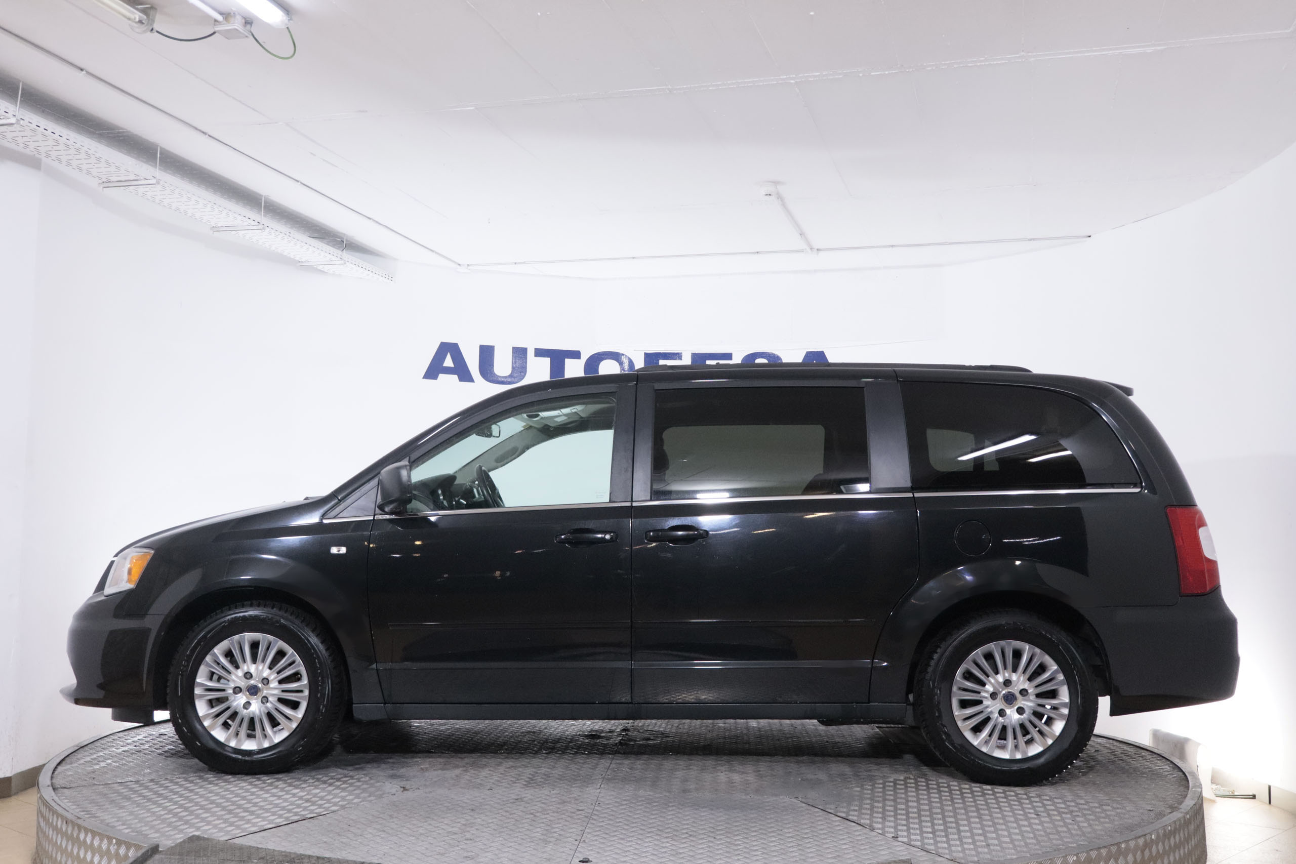 Lancia Voyager 2.8CRD  AUTO EDICION LIMITADA FAMILY CLASS 178CV 5P 7P #NAVY, PARKTRONIC foto 5
