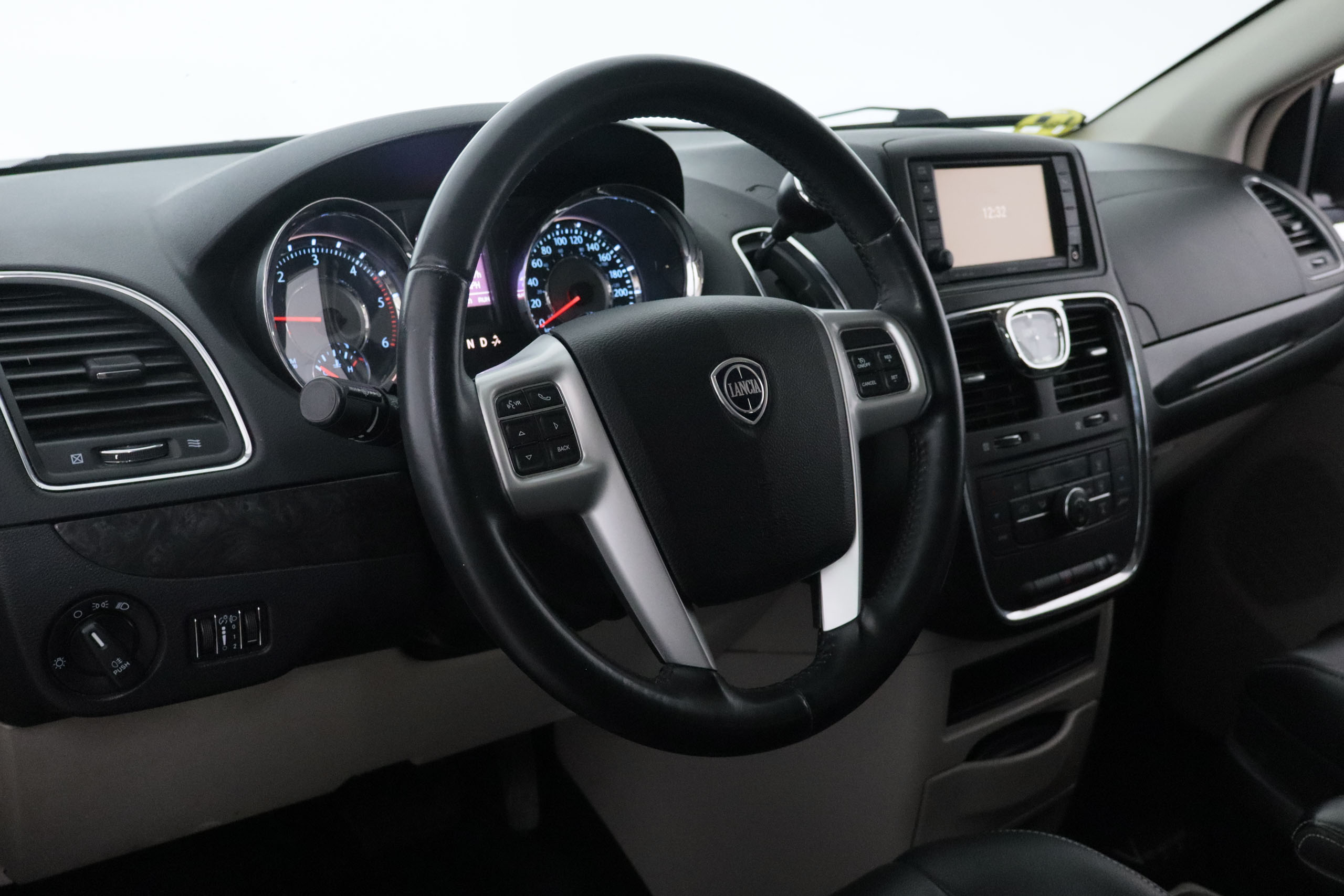 Lancia Voyager 2.8CRD  AUTO EDICION LIMITADA FAMILY CLASS 178CV 5P 7P #NAVY, PARKTRONIC foto 14