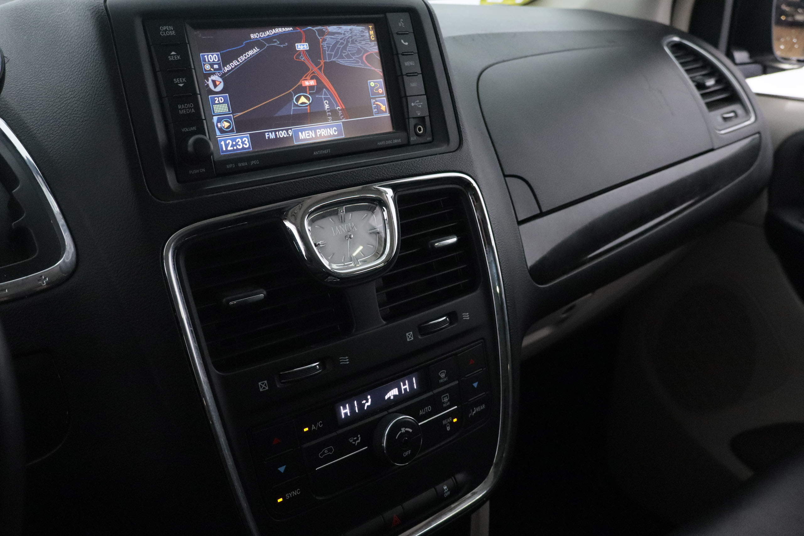 Lancia Voyager 2.8CRD  AUTO EDICION LIMITADA FAMILY CLASS 178CV 5P 7P #NAVY, PARKTRONIC foto 17