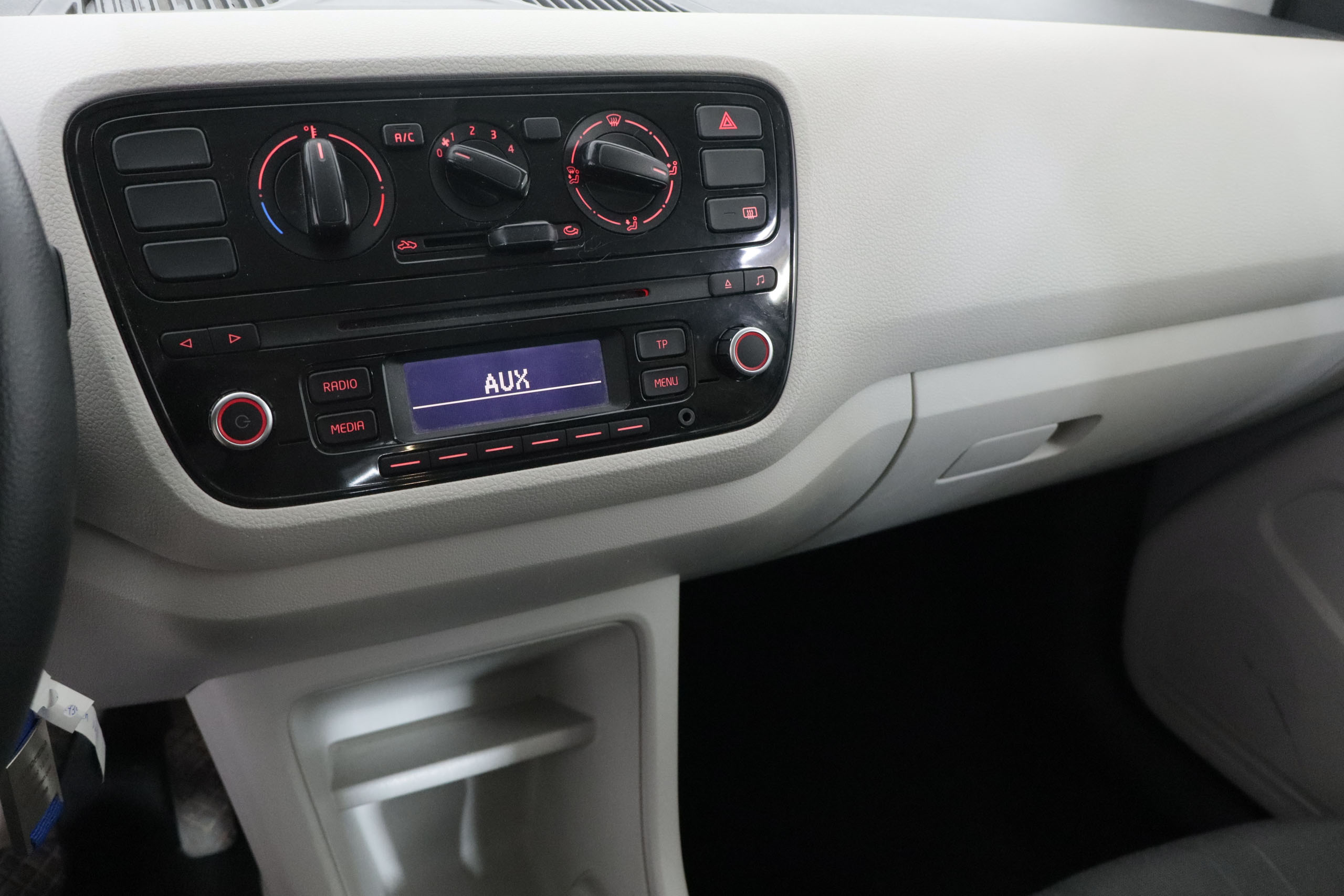 Volkswagen Up! 1.0 MOVE 75CV  5P foto 17