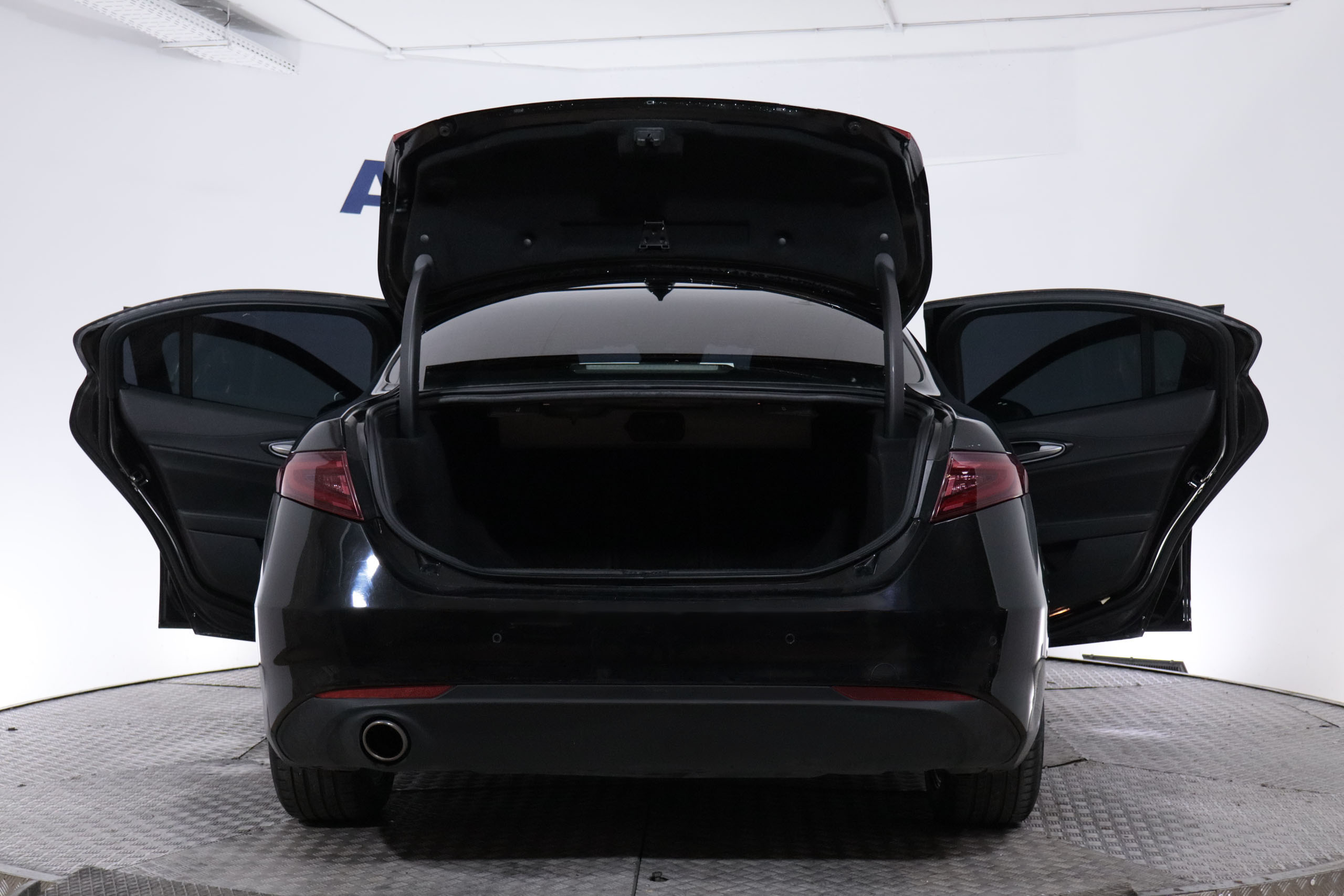 Alfa Romeo Giulia 2.2 DIESEL AUTO EXECUTIVE 150CV 4P #NAVY, PARKTRONIC,CAMARA TRASERA foto 11