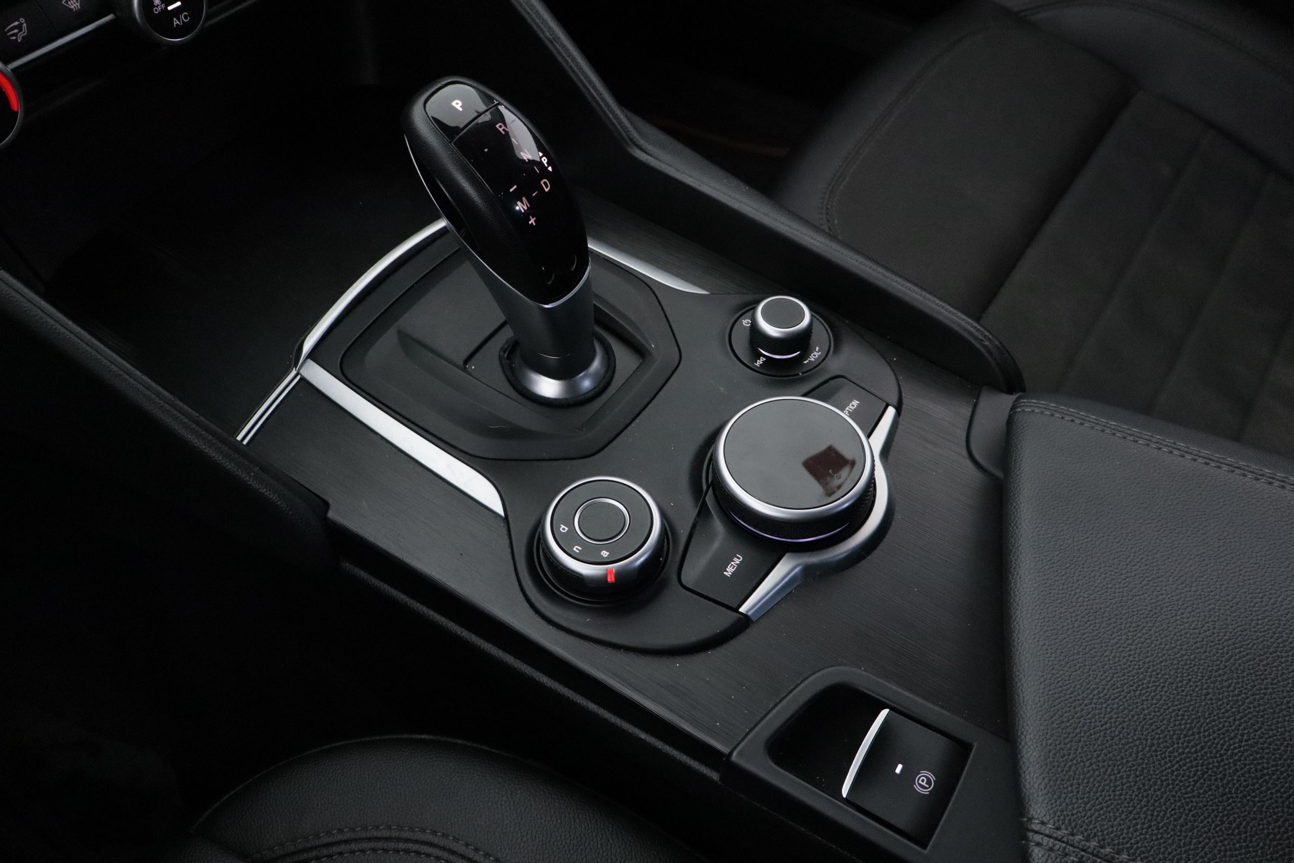 Alfa Romeo Giulia 2.2 DIESEL AUTO EXECUTIVE 150CV 4P #NAVY, PARKTRONIC,CAMARA TRASERA foto 17